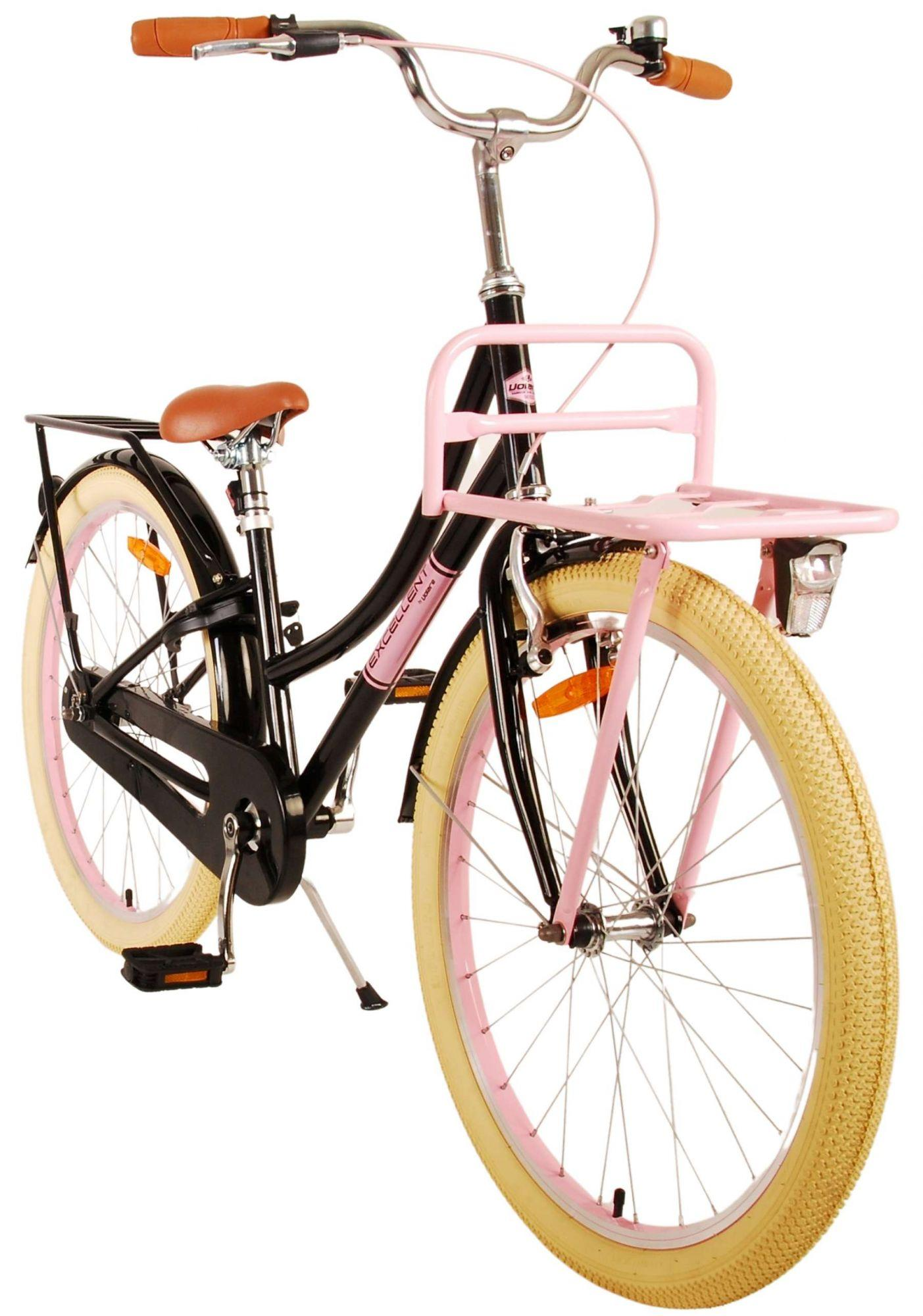 Schwarzes Fahrrad mit pinkfarbenen Details. Brauner Sitz und Griffe. Hellfarbene Reifen. Korb vorne.