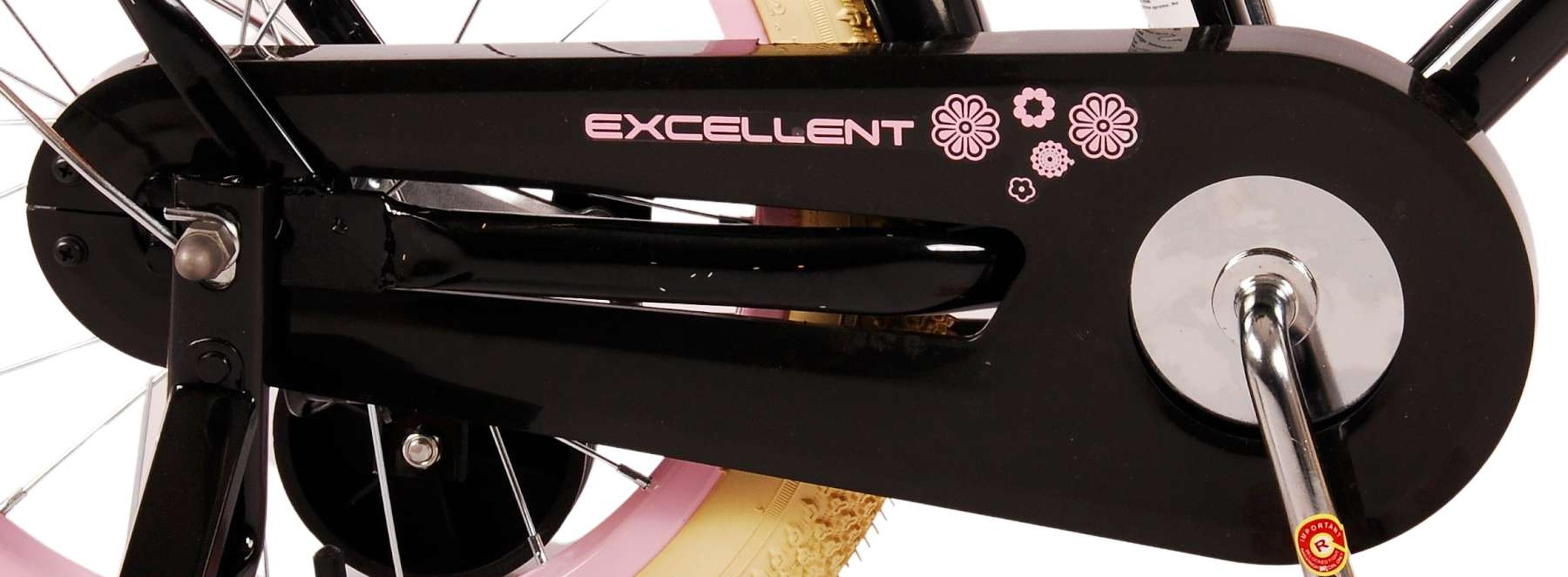 Schwarzer Fahrradkettenschutz mit rosa Blumen. Weißer Hintergrund.