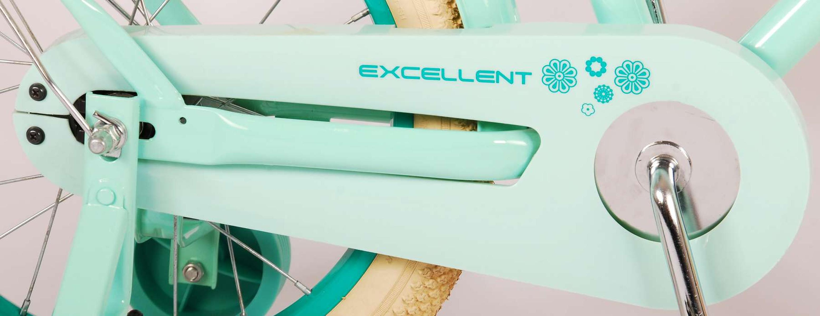 Nahaufnahme des Kettenschutzes eines türkisfarbenen Fahrrads. Der Text "EXCELLENT" und Blumendesigns sind sichtbar.