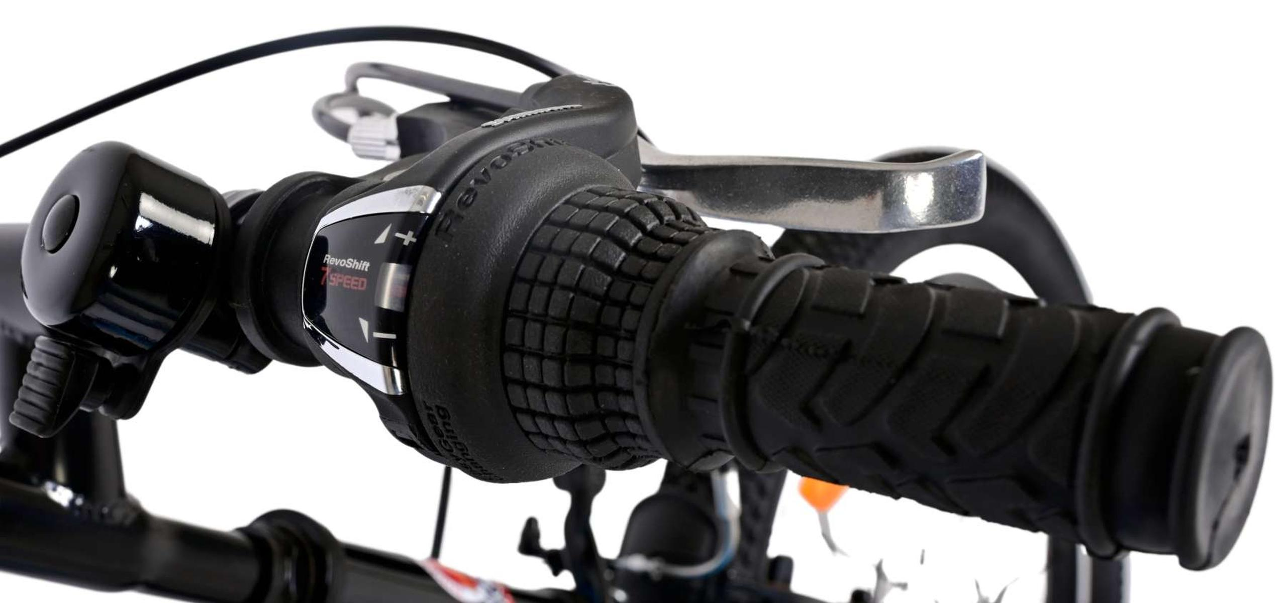 Nahaufnahme des Fahrradlenkers. Schwarze Griffe. Geschwindigkeitsregelung. Klingel links. Oranges Kabel.