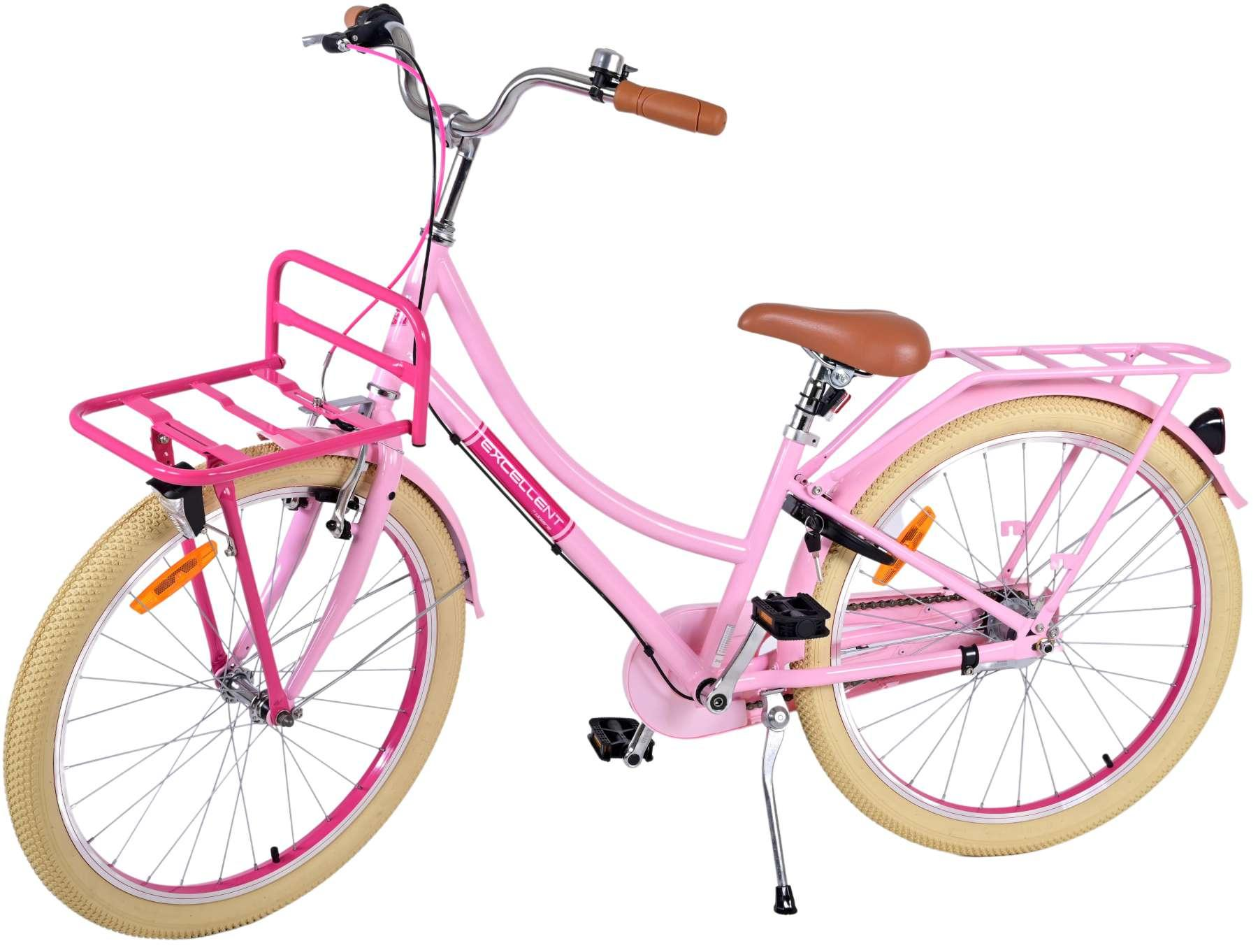 Rosa Fahrrad mit Korb. Brauner Sitz und Griffe. Beige Reifen. Gepäckträger und Kotflügel hinten.