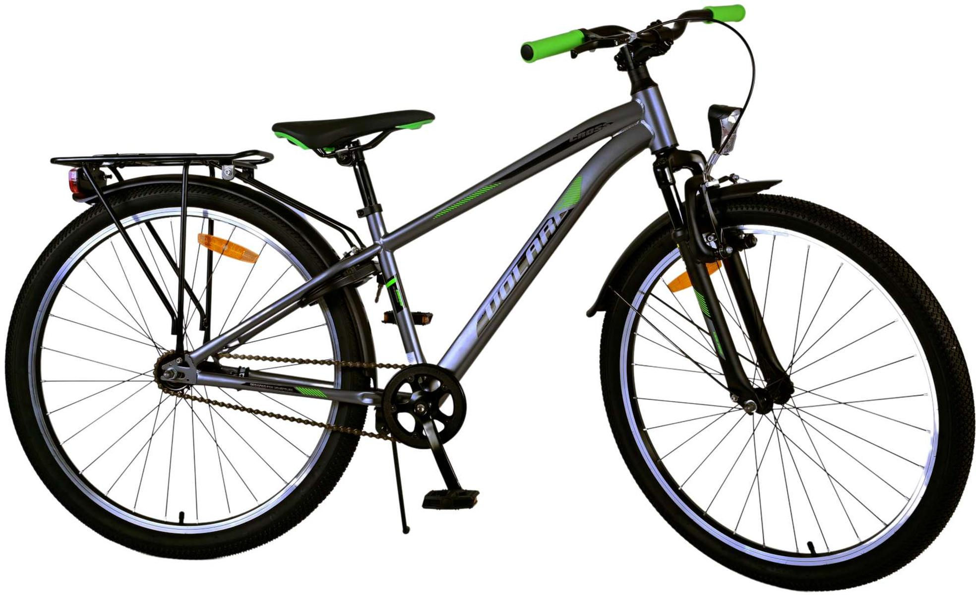 Graues Fahrrad mit grünen Akzenten, schwarzen Reifen, Licht und Gepäckträger.