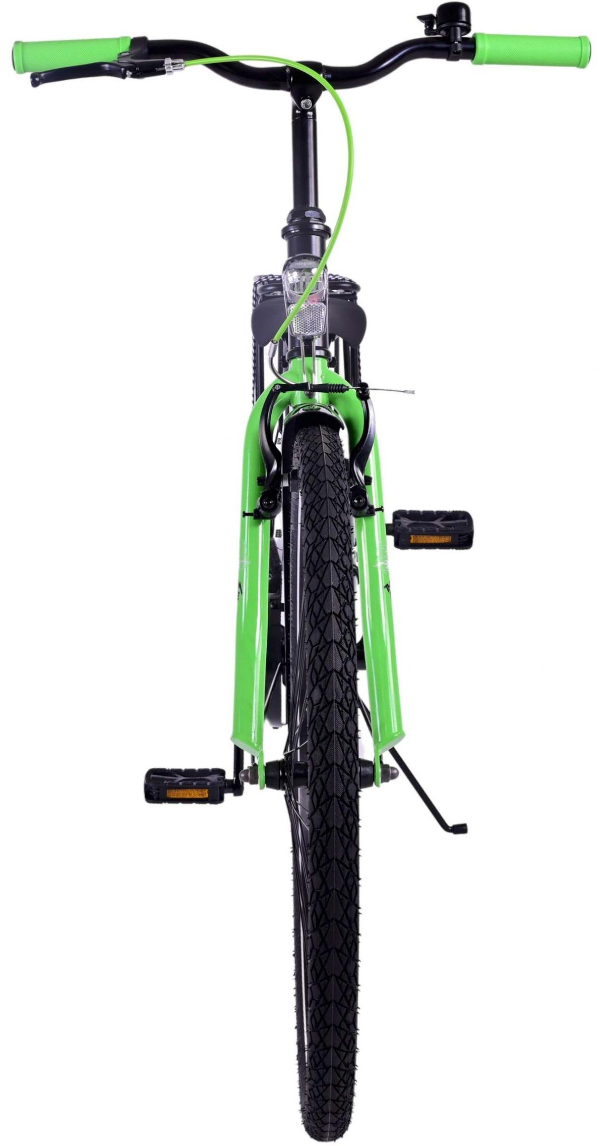 Grünes Fahrrad von vorne gesehen, mit schwarzem Reifen und grünem Lenker.