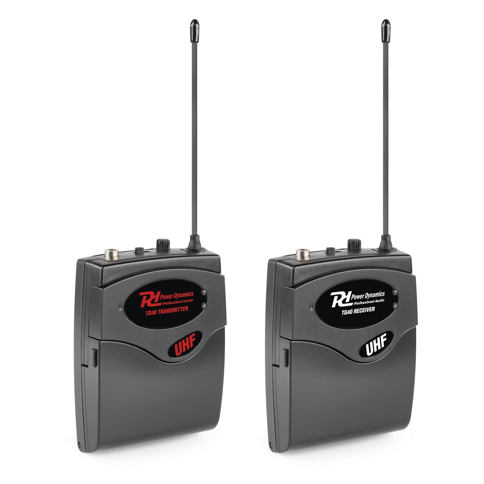 Twee zwarte UHF-zenders met antennes. Het woord 'UHF' is op elk zichtbaar.