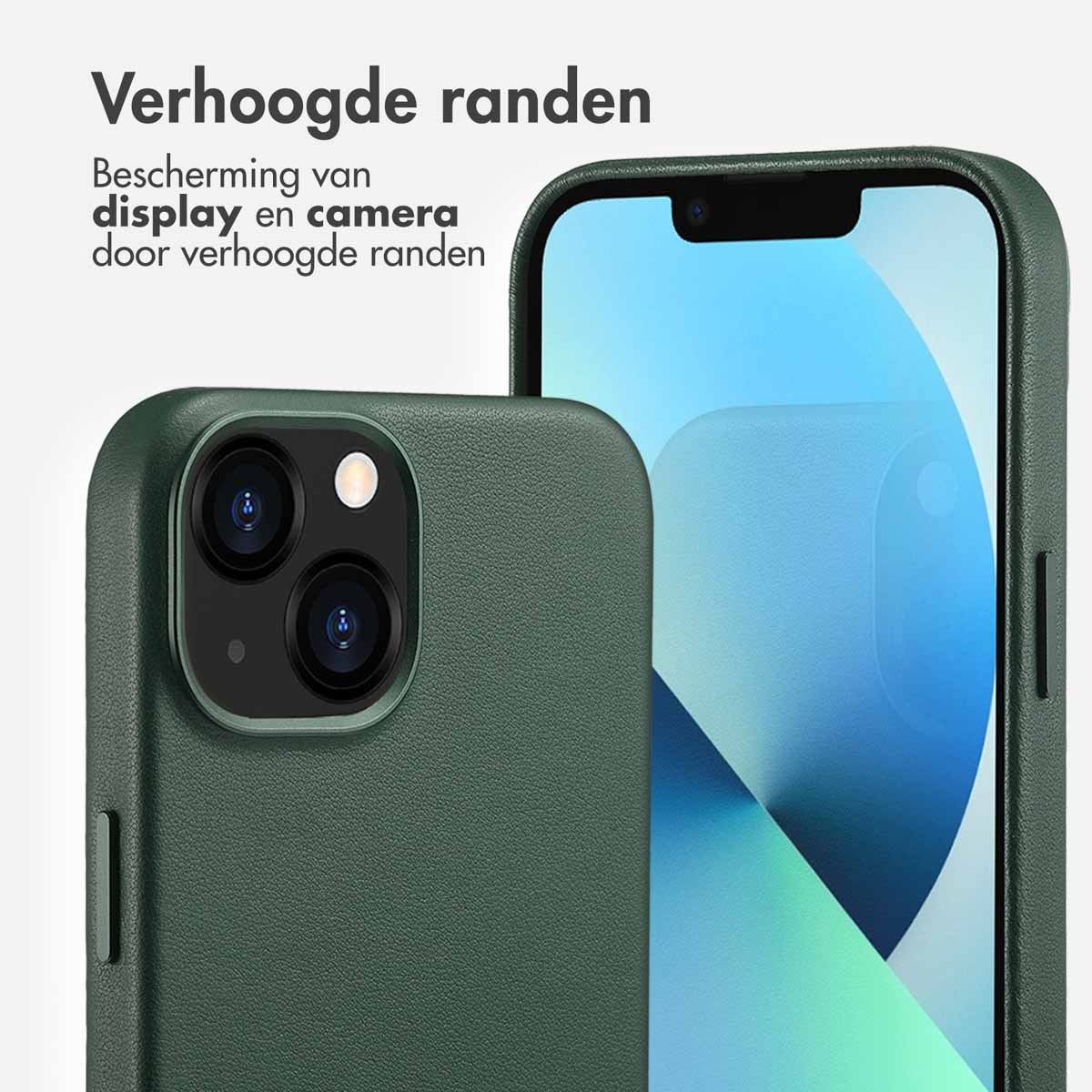 Coque verte avec iPhone. Le bord surélevé protège la caméra.