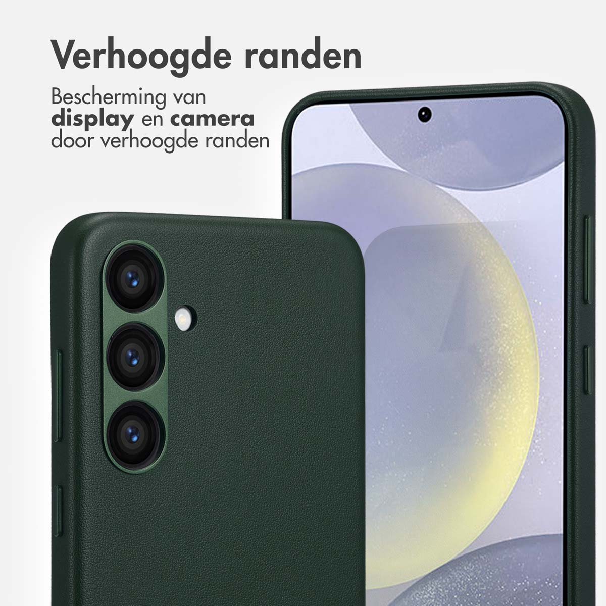 Donkergroene telefoonhoes met drie camera's en verhoogde randen.