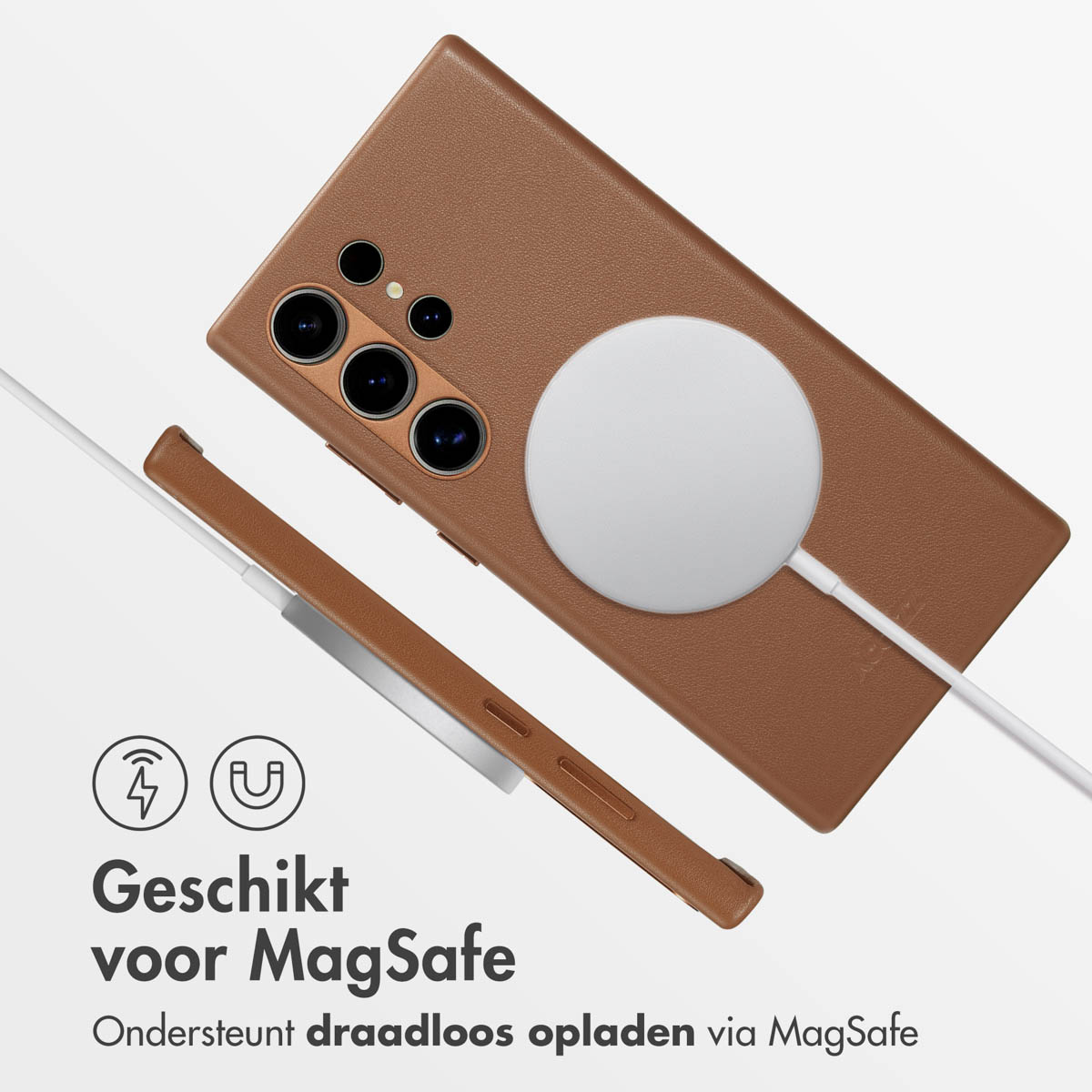 Telefoonhoes met een wit, cirkelvormig oplaadpad. De hoes is bruin, de achtergrond is lichtbruin.