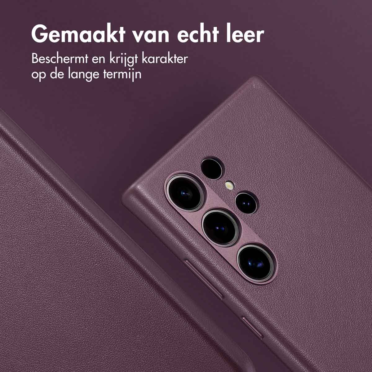 Close-up van een paarse telefoonhoes met meerdere cameralenzen. Tekst: 'Gemaakt van echt leer'.