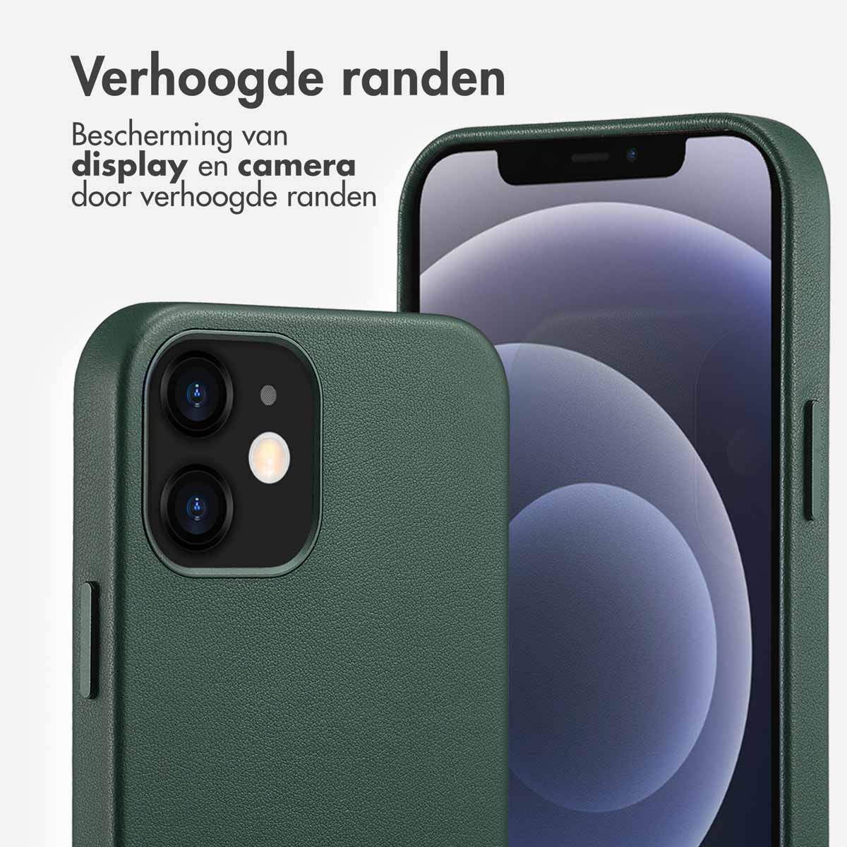 Groene telefoonhoes met een telefoon erin. De hoes bevindt zich aan de linkerkant.