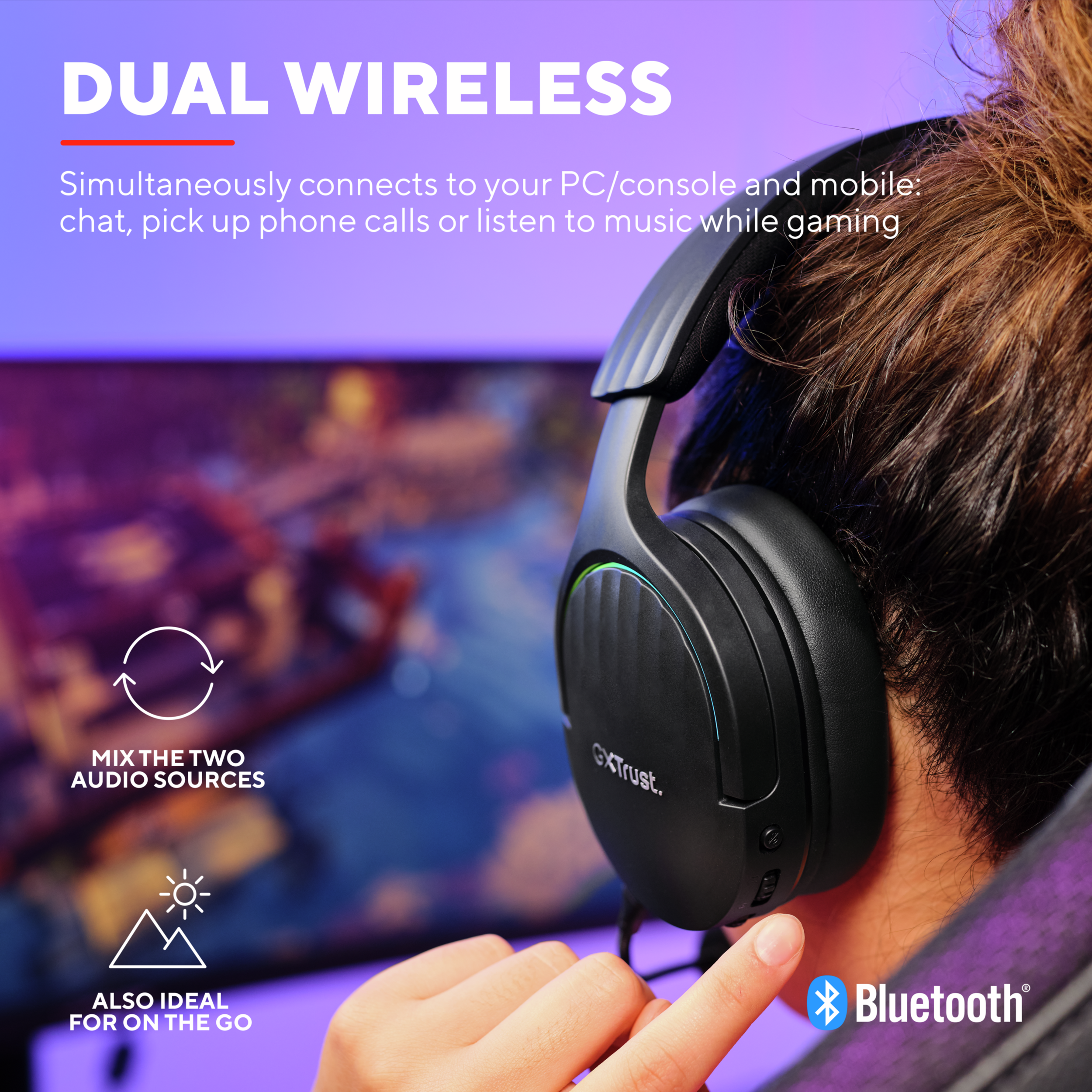 Casque supra-auriculaire noir avec Bluetooth, connecté à un ordinateur. Le texte explique le double sans fil.