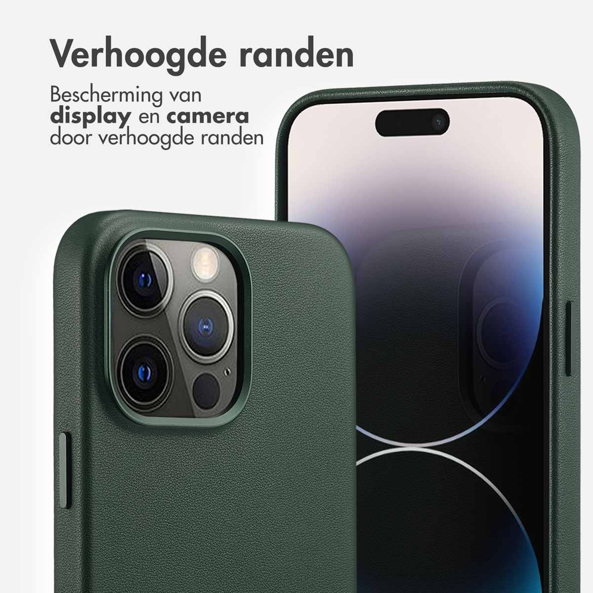 Groene telefoonhoes met een telefoon erin. De cameralenzen zijn zichtbaar op de hoes.