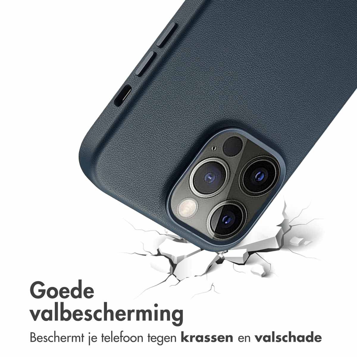 Cover blu scuro per telefono che cade su un terreno bianco che si rompe.
