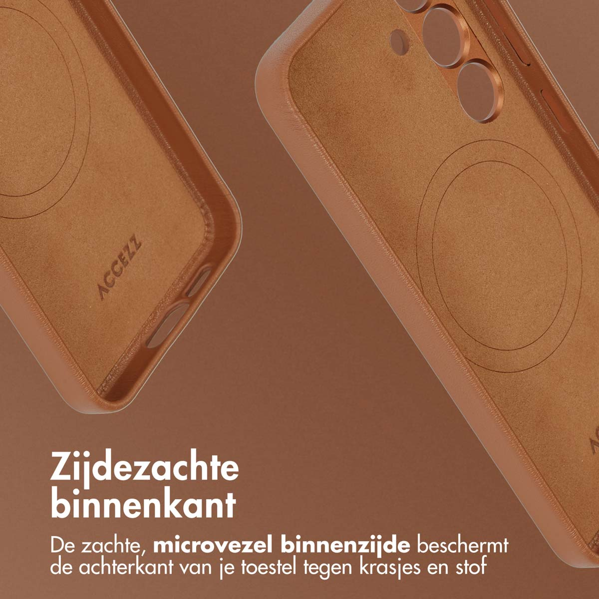 Bruine telefoonhoes met zachte voering en ACCEZZ logo.