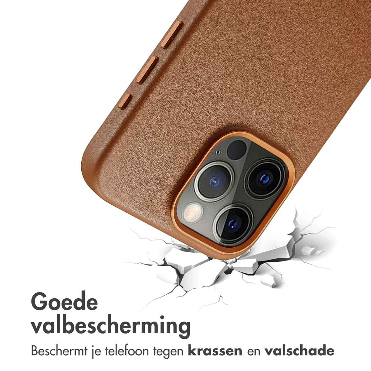 Een bruine telefoonhoes beschermt een telefoon. De telefoon valt, er ontstaan scheuren op het oppervlak eronder. Tekst: 'Goede valbescherming'.