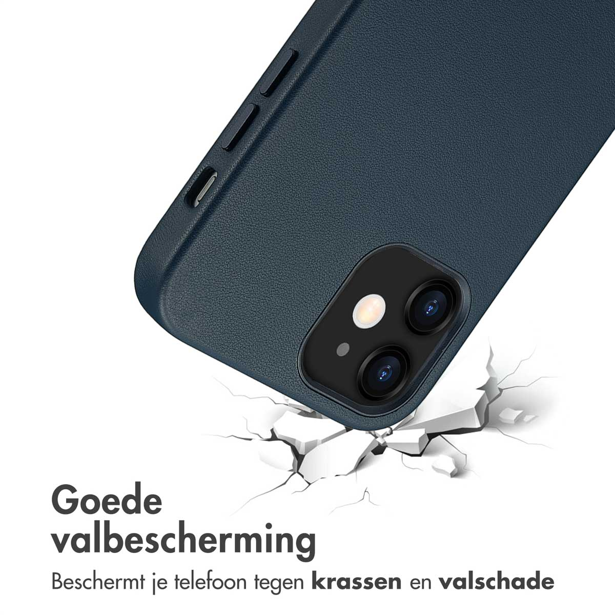 Blauwe telefoonhoes met telefoon en gebarsten grond. Tekst: Goede valbescherming. Beschermt tegen krassen en schade.