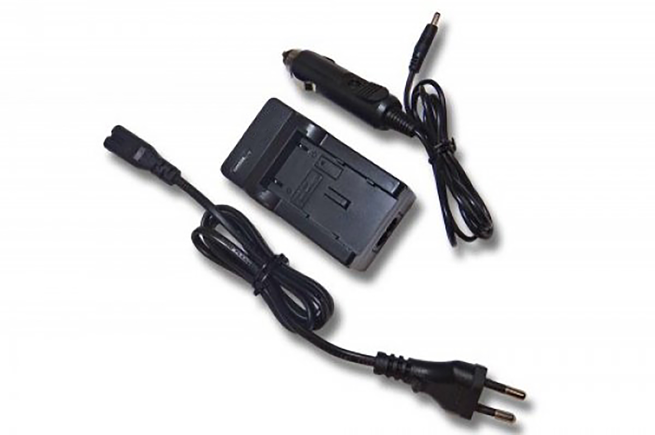 Drei schwarze Netzkabel und ein Adapter. Sie liegen auf einer weißen Oberfläche.