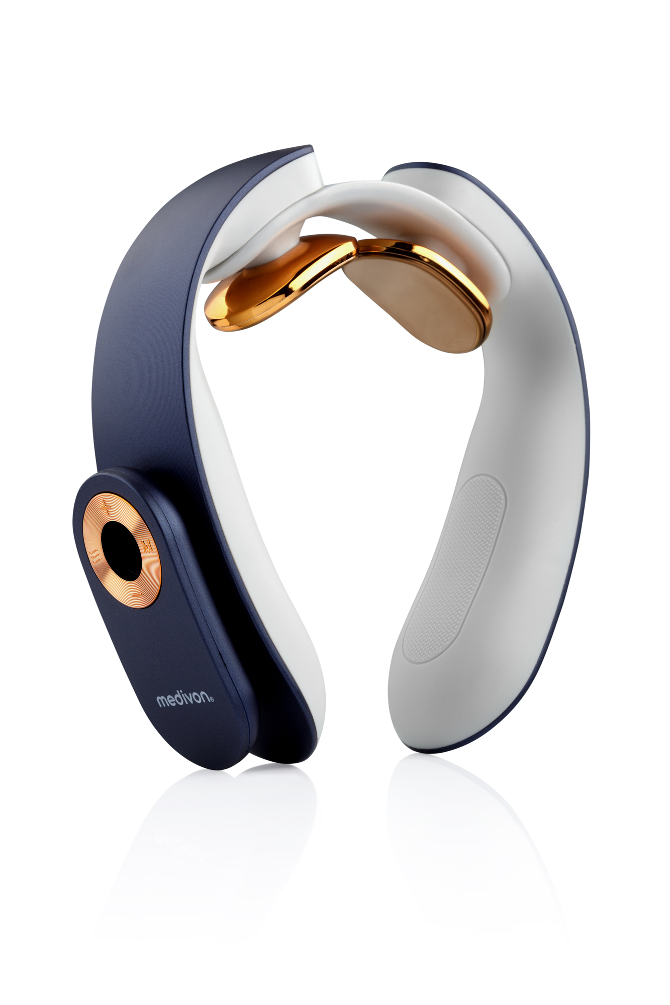 Ein weißes und marineblaues Nackenmassagegerät mit goldfarbenen Massageköpfen auf weißem Untergrund.