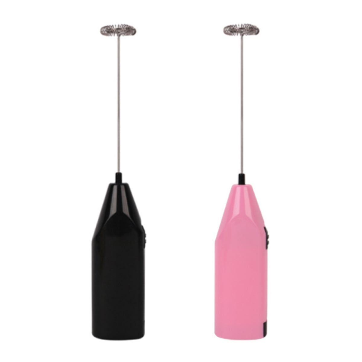 Zwei Milchaufschäumer, einer schwarz und einer rosa, mit einem schlanken Metallquirl und schwarzen Griffen.