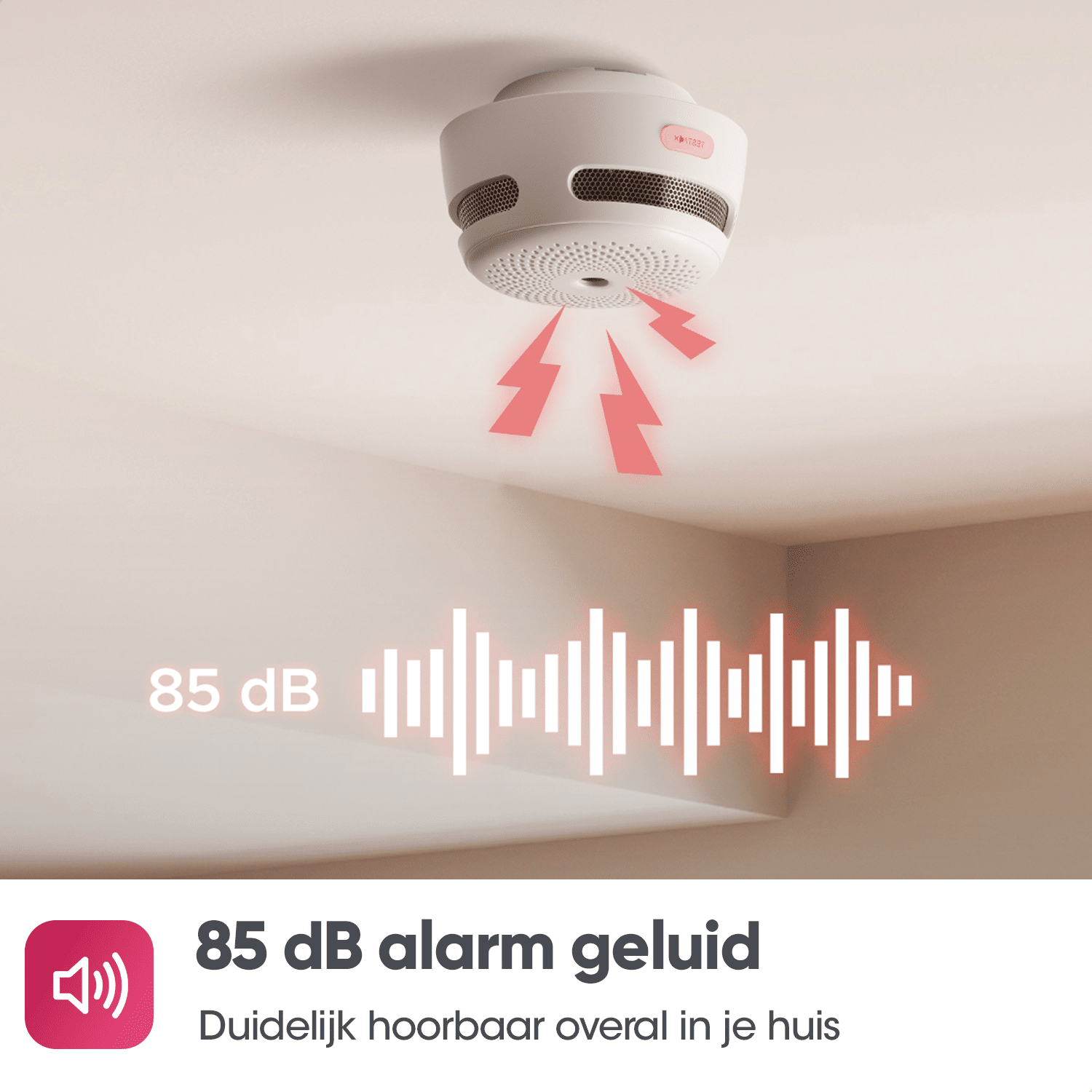 Rauchmelder an der Decke, mit Schallwellengrafik und Text: 85 dB Alarmton.