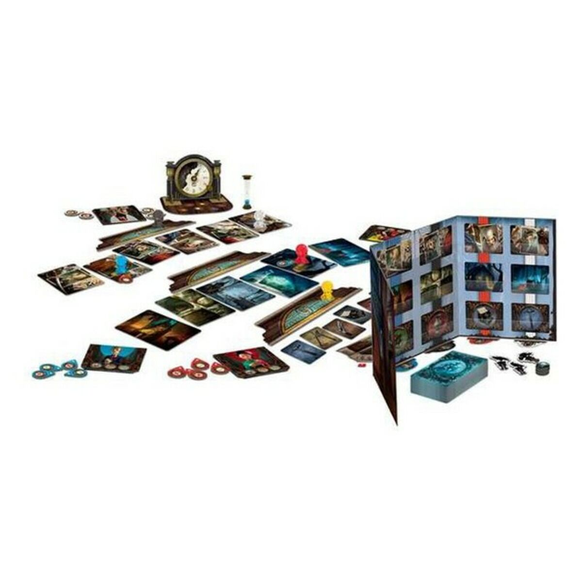 Configuración de juego de mesa con cartas, fichas y un reloj sobre una superficie blanca.