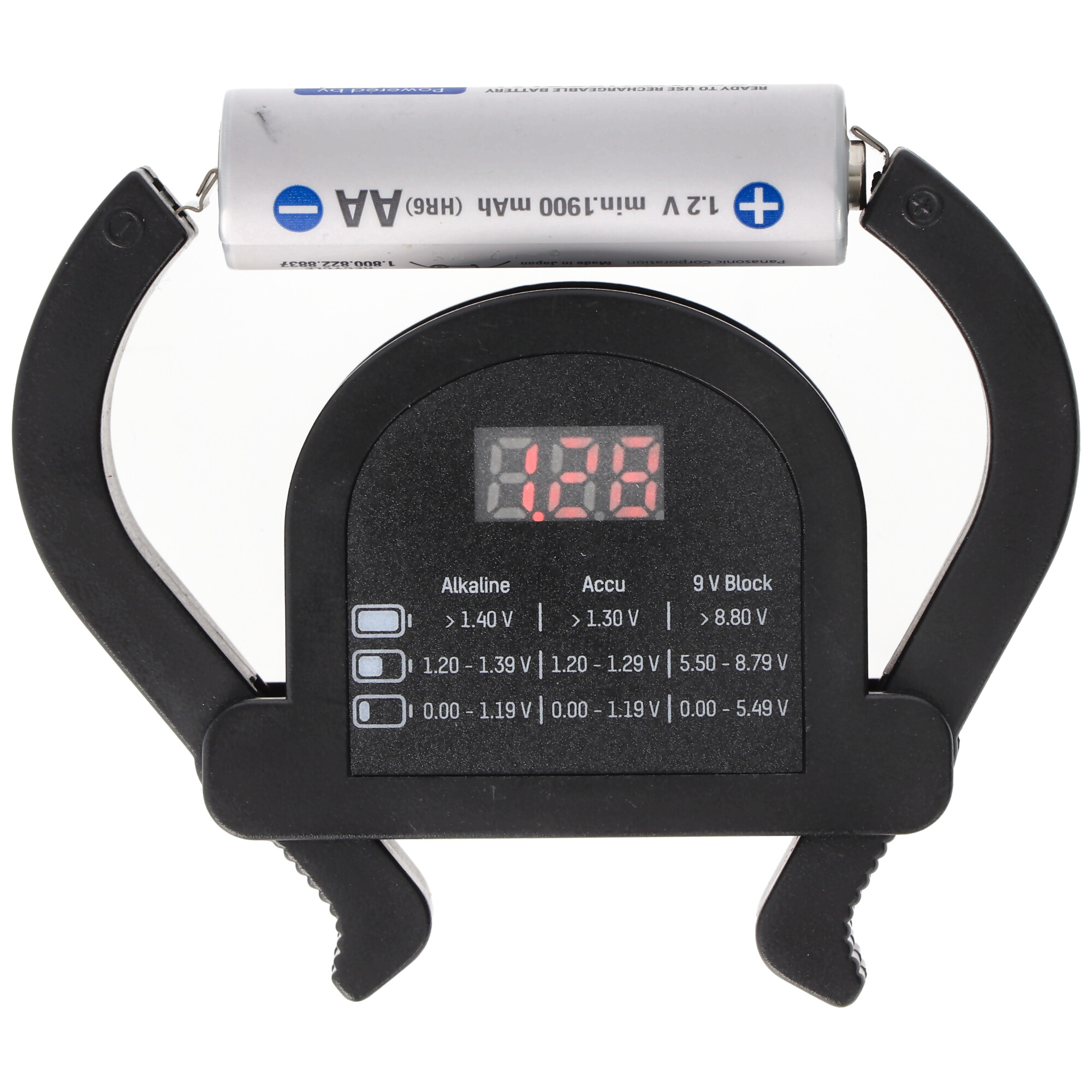 Ein Batterietester mit einer eingespannten Batterie, digitaler Anzeige und Messindikatoren.