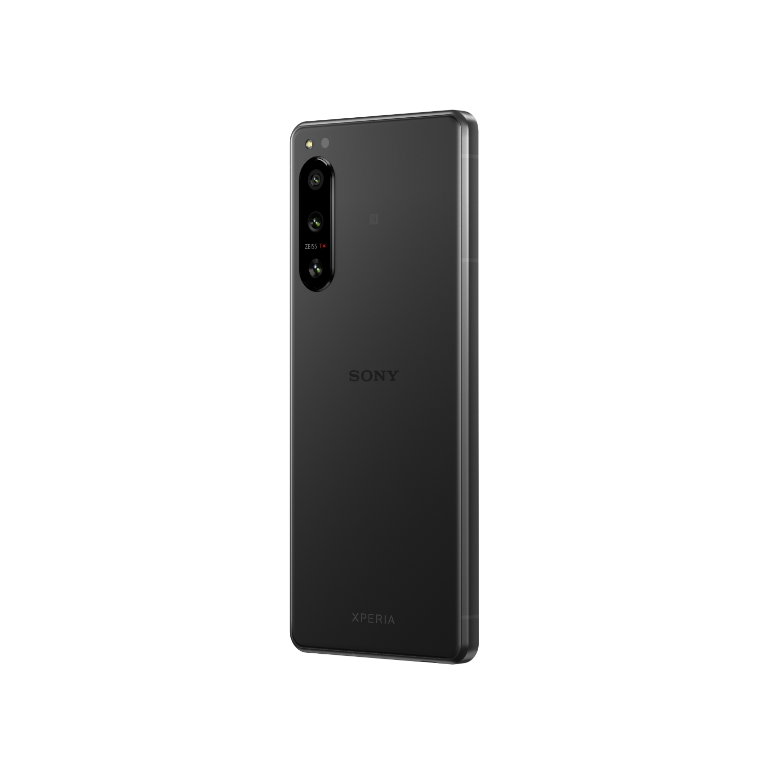 Tył czarnego telefonu Sony Xperia z trzema aparatami i logo Zeiss na białym tle.