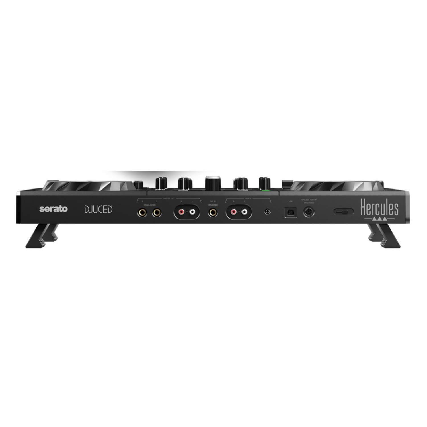 Een zwarte DJ-controller met diverse ingangs- en uitgangsaansluitingen op het achterpaneel, zwarte achtergrond.