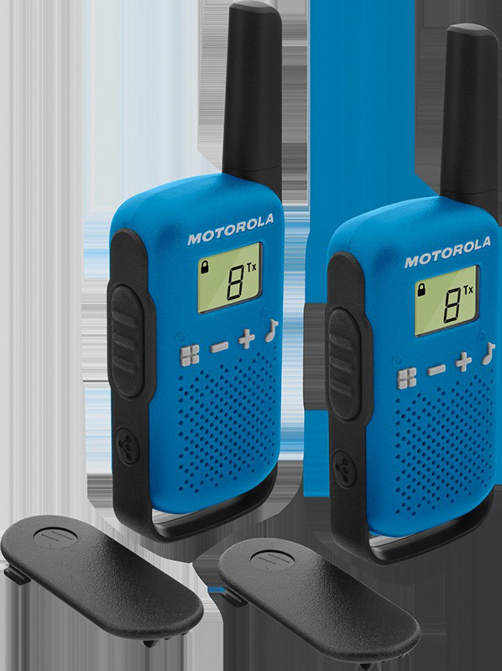 Dos walkie-talkies Motorola azules con accesorios negros y fondo azul.