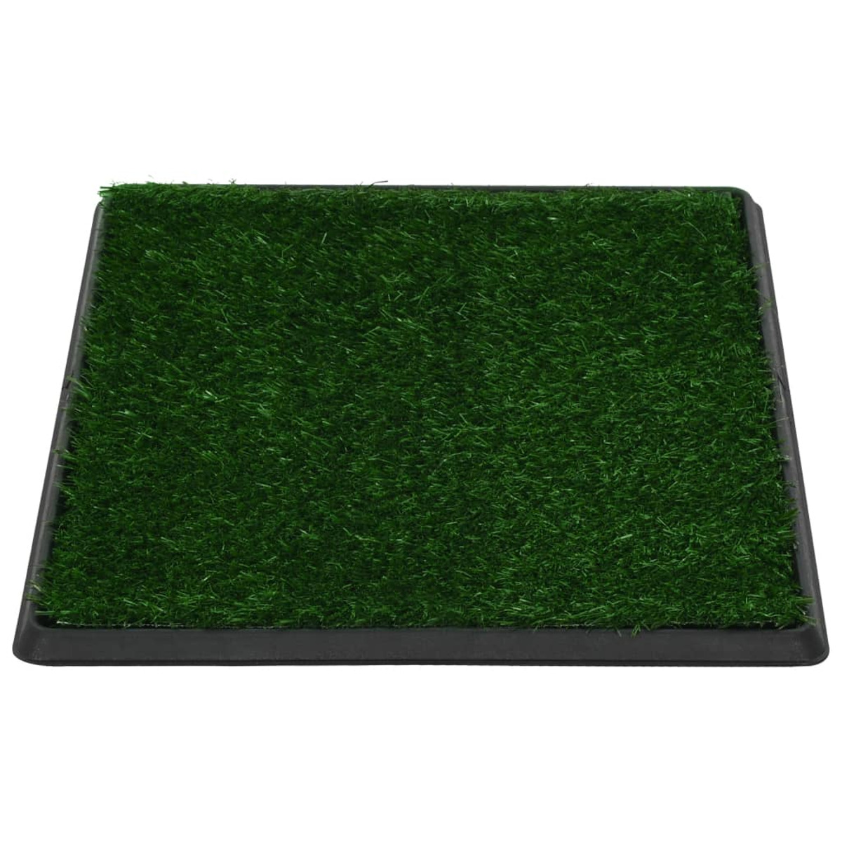 Quadratische grüne Kunstrasenmatte in einem schwarzen Rahmen.
