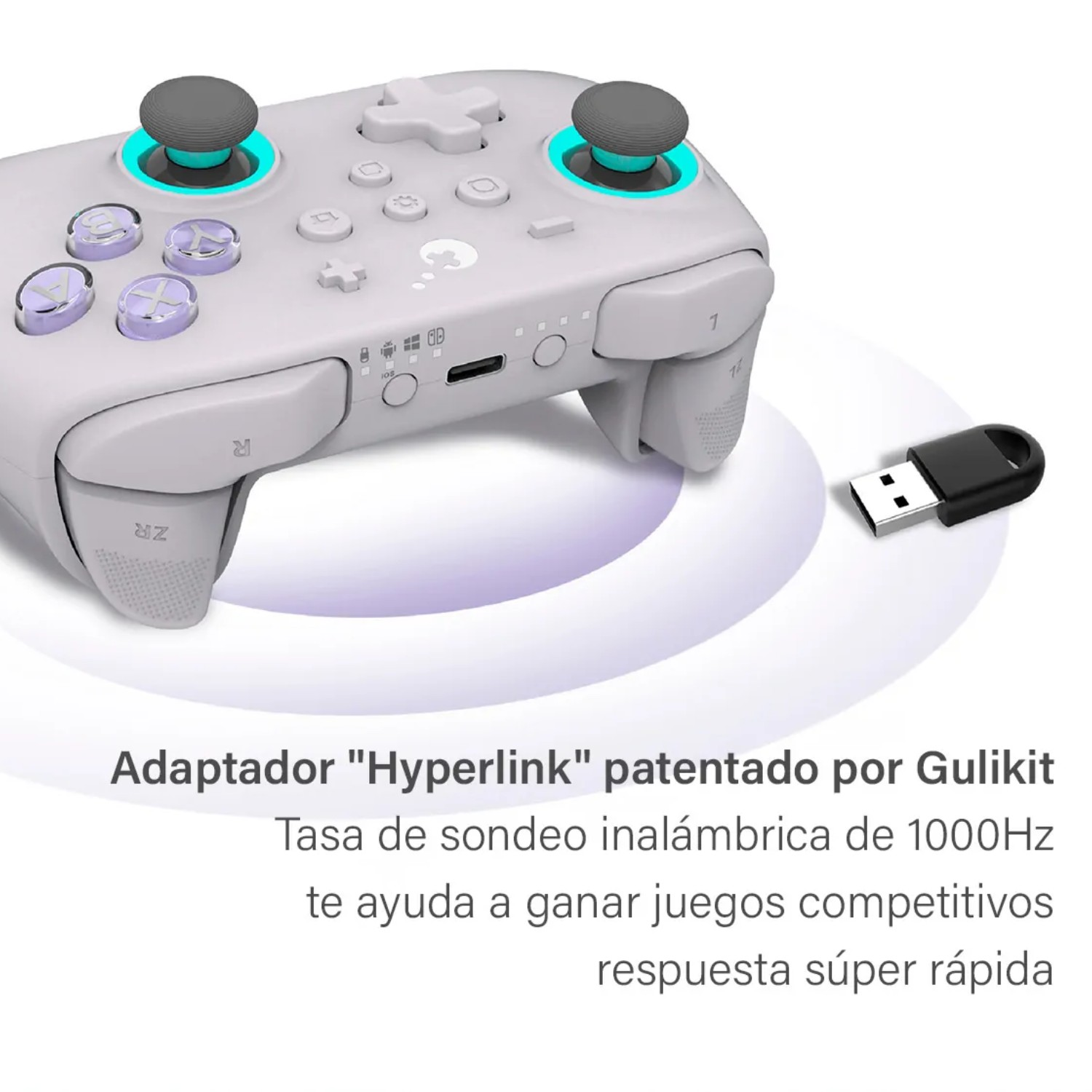 Mando de juego blanco y gris con dos joysticks grises y un adaptador USB. Texto en español.