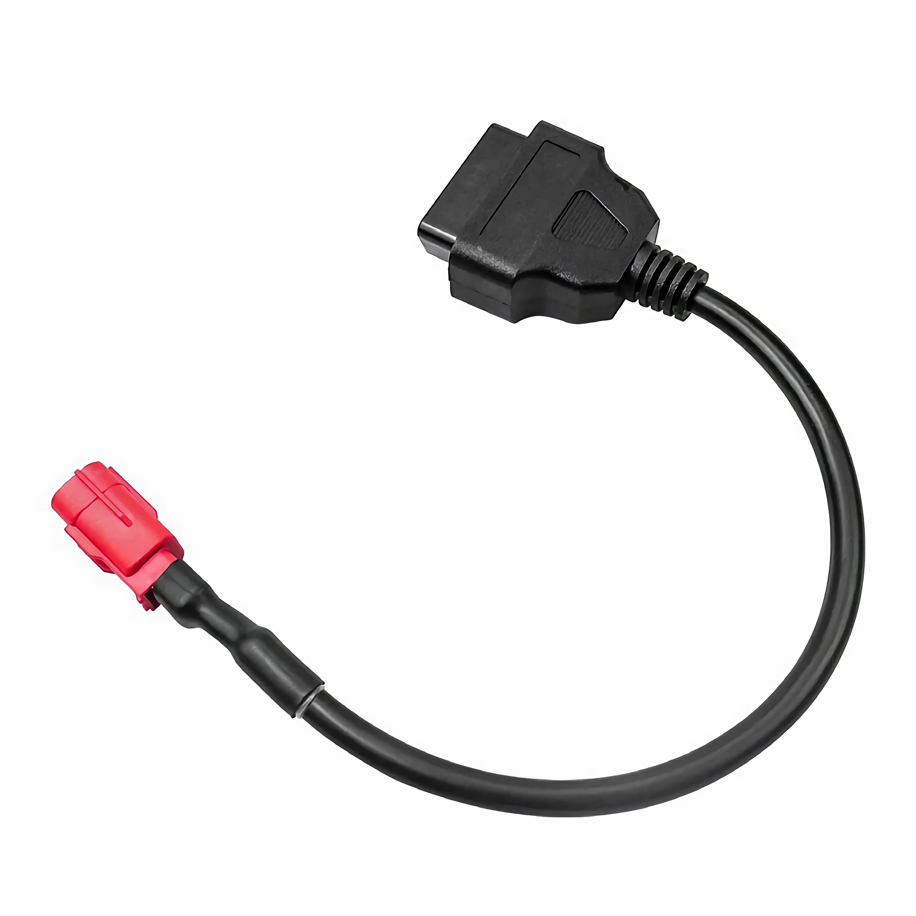 Ein schwarzes OBD2-Kabel mit einem schwarzen Stecker an einem Ende und einem roten Stecker am anderen Ende.
