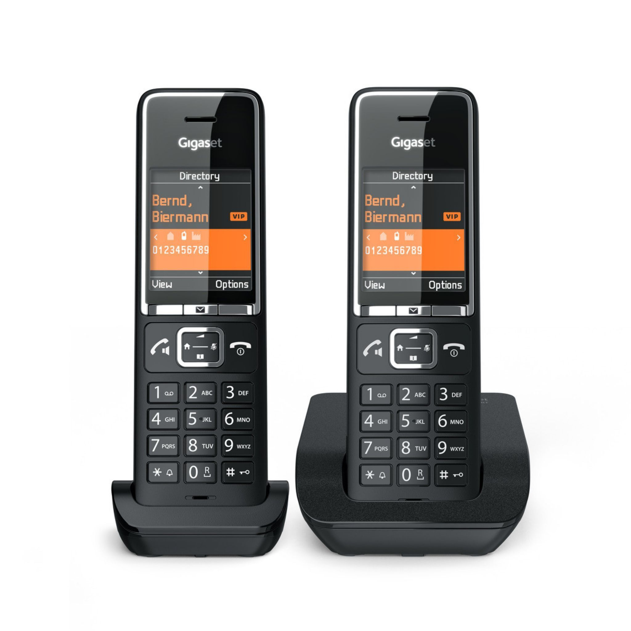Dos teléfonos inalámbricos Gigaset negros en sus bases de carga, con información de contacto en pantalla.