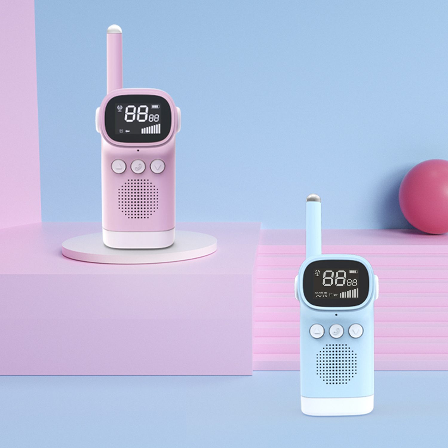 Due walkie-talkie, uno rosa e uno blu, su uno sfondo blu e rosa.