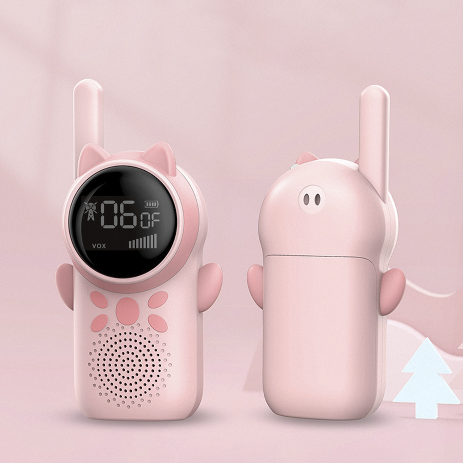 Dos walkie-talkies rosas con forma de cerdo con antenas sobre un fondo rosa.