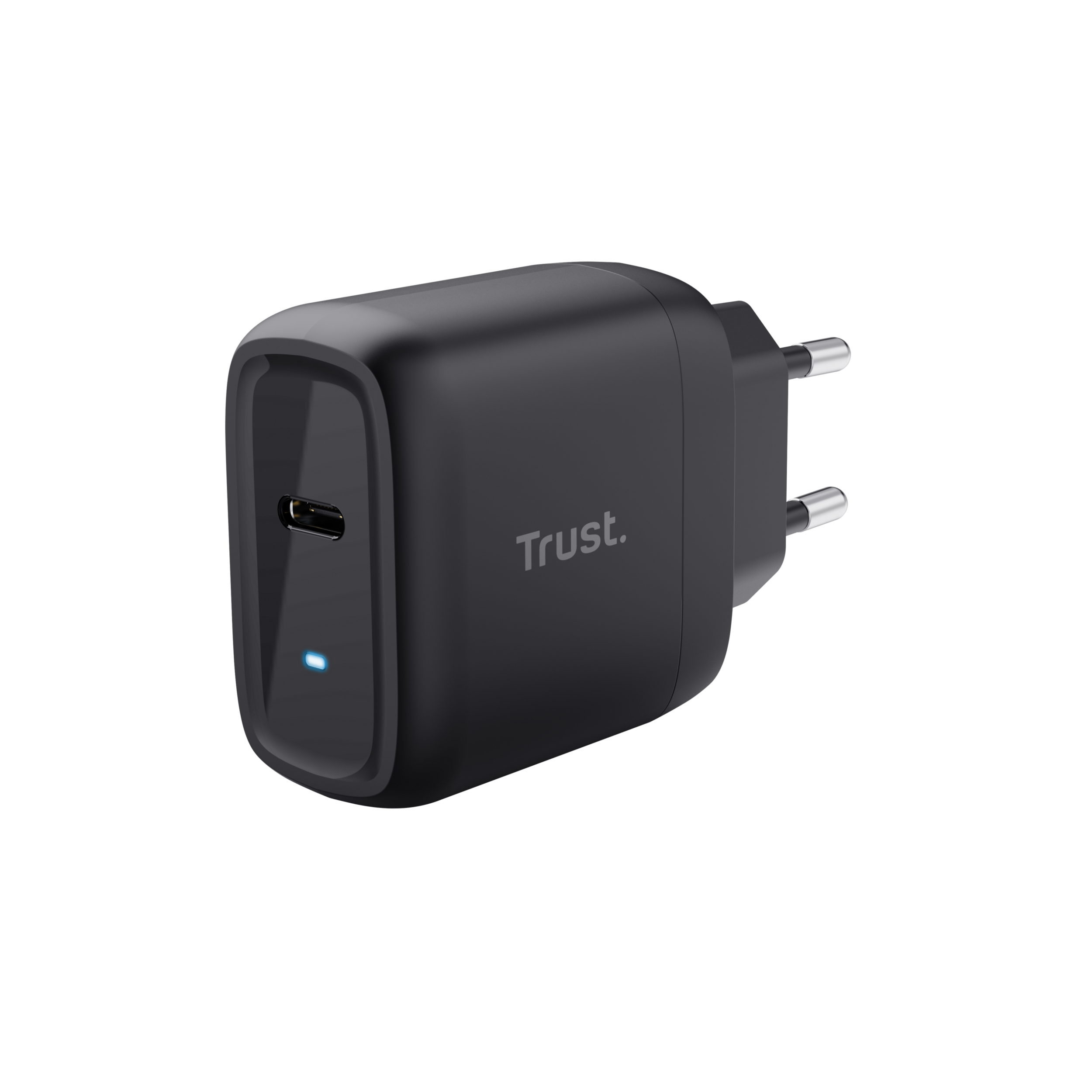 Zwarte Trust USB-C oplader met blauw licht, stekker zichtbaar.
