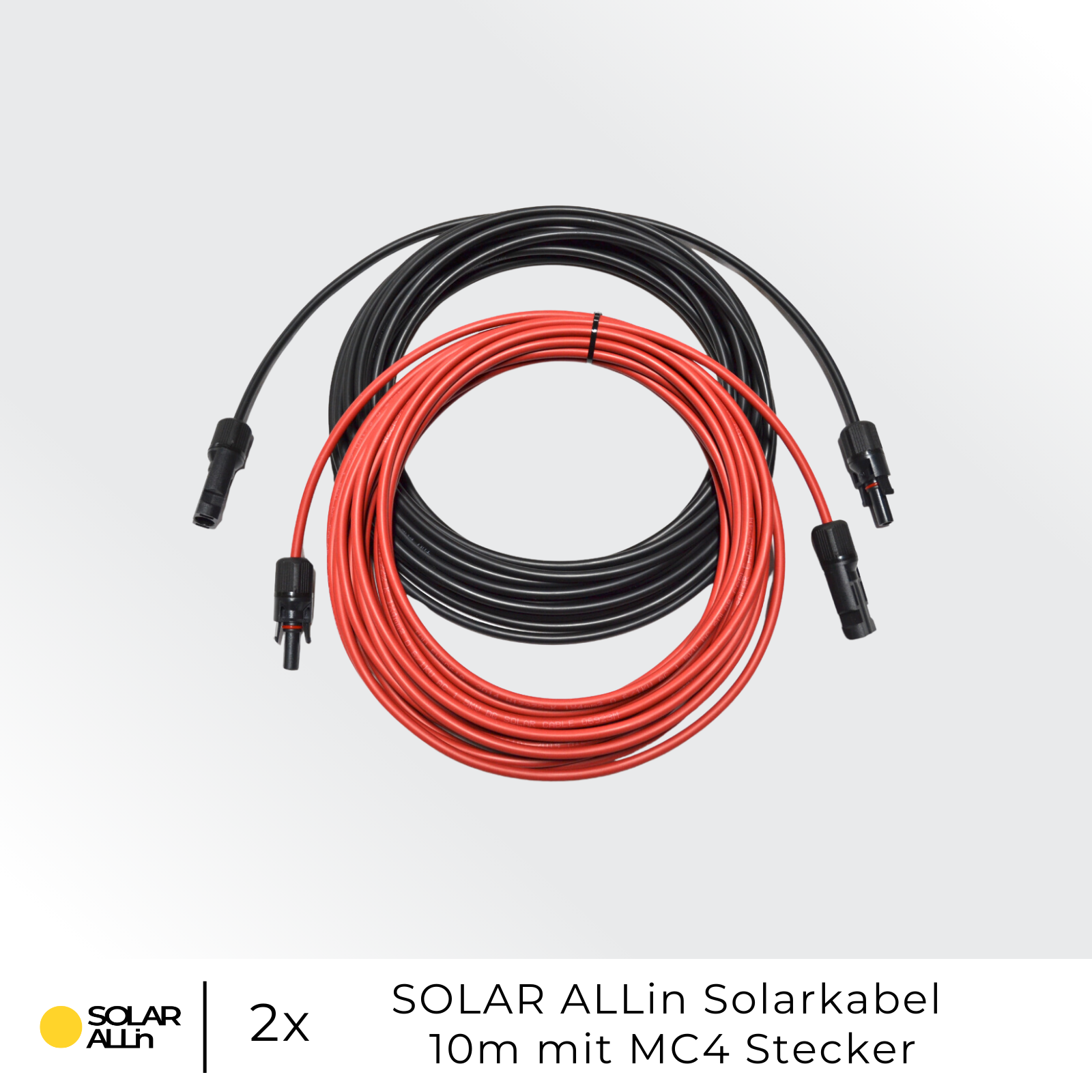 Zwei Solarkabel; eines rot, eines schwarz, mit Steckern an jedem Ende. Mit Spezifikationen beschriftet.