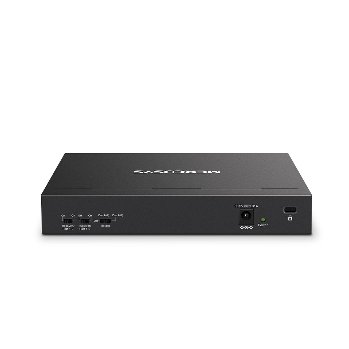 Schwarzer Netzwerk-Switch mit Beschriftungen, einer Power-Taste und einem Licht. Hintergrund ist weiß.