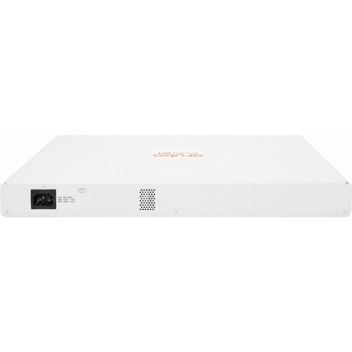 Switch di rete bianco, marca Aruba, con ingresso di alimentazione. Sfondo bianco.