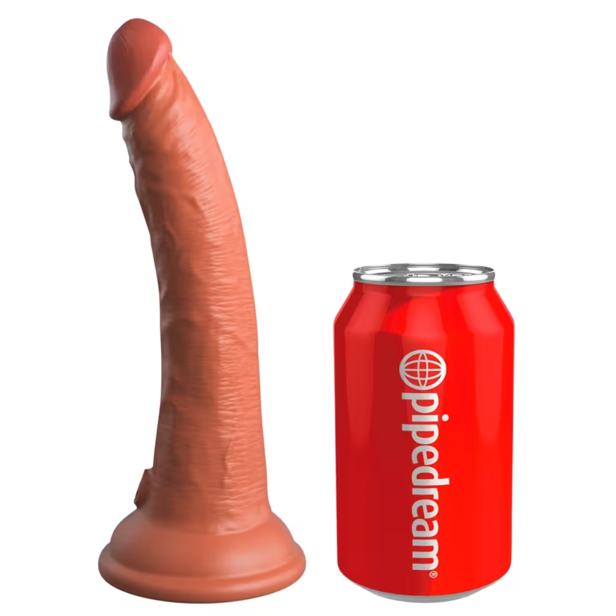 Ein großer, fleischfarbener Dildo steht neben einer roten Dose mit der Aufschrift „pipedream“. Beide stehen vor weißem Hintergrund.