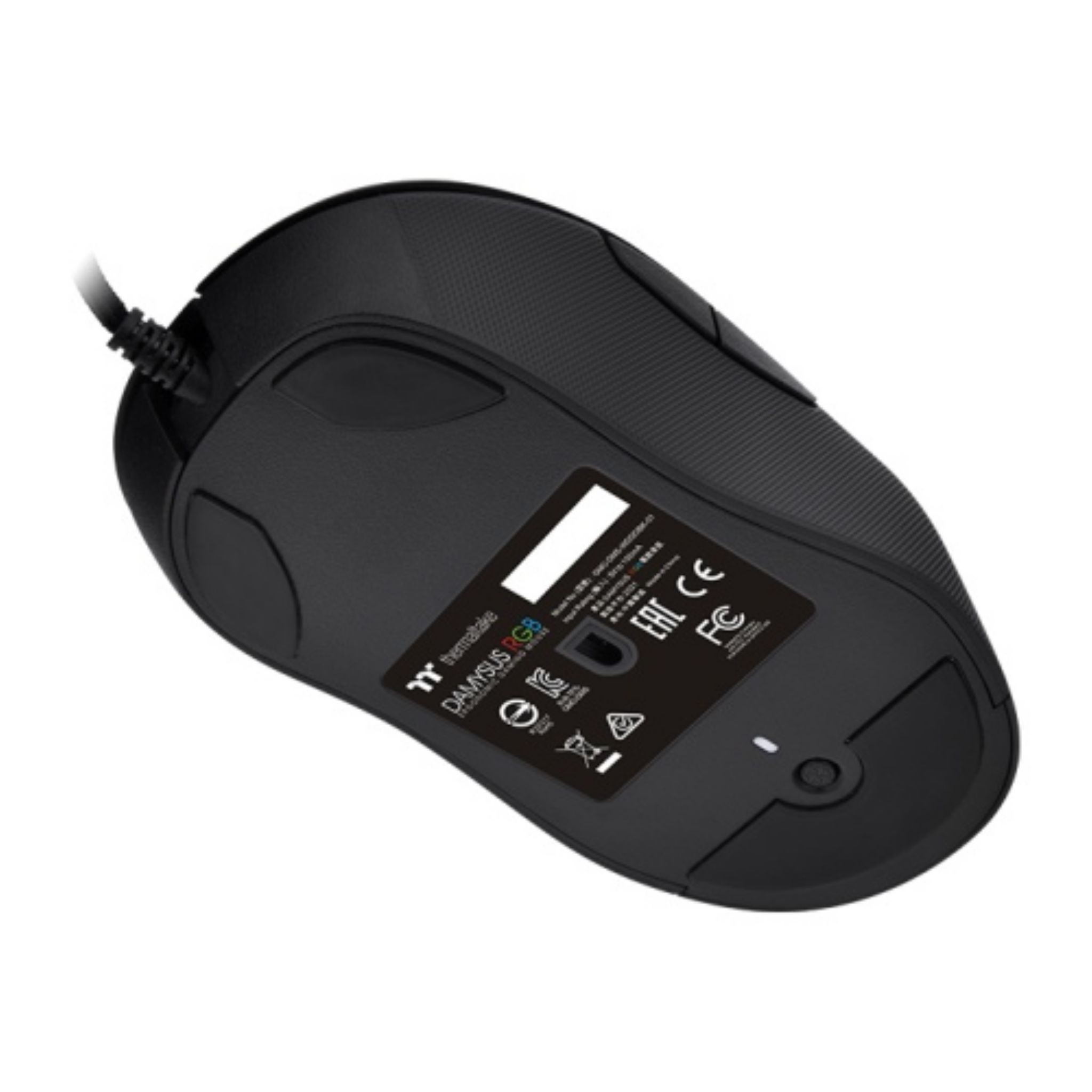Mouse da gioco nero, vista inferiore. Mostra il logo, le info del modello e vari marchi.