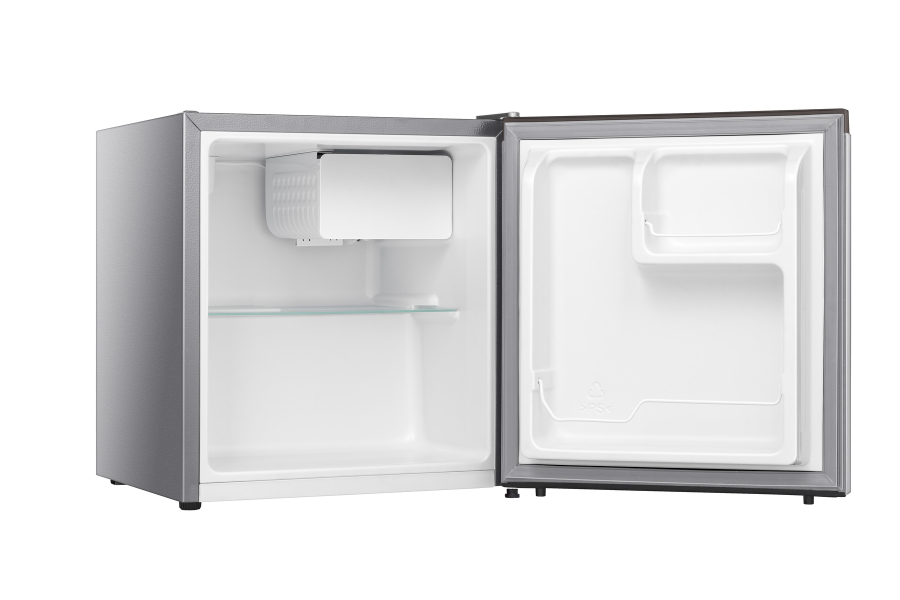 Minikühlschrank mit offener Tür. Der Innenraum ist weiß, mit einem Regal und einer Ablage.
