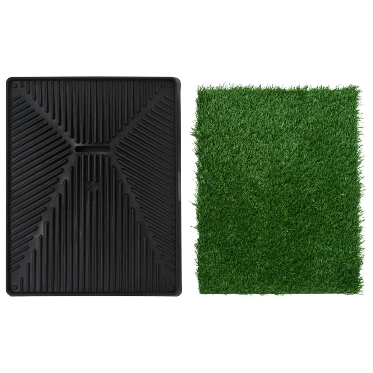 Ein schwarzes, geripptes Abtropfbrett neben einem Quadrat aus grünem Kunstrasen.