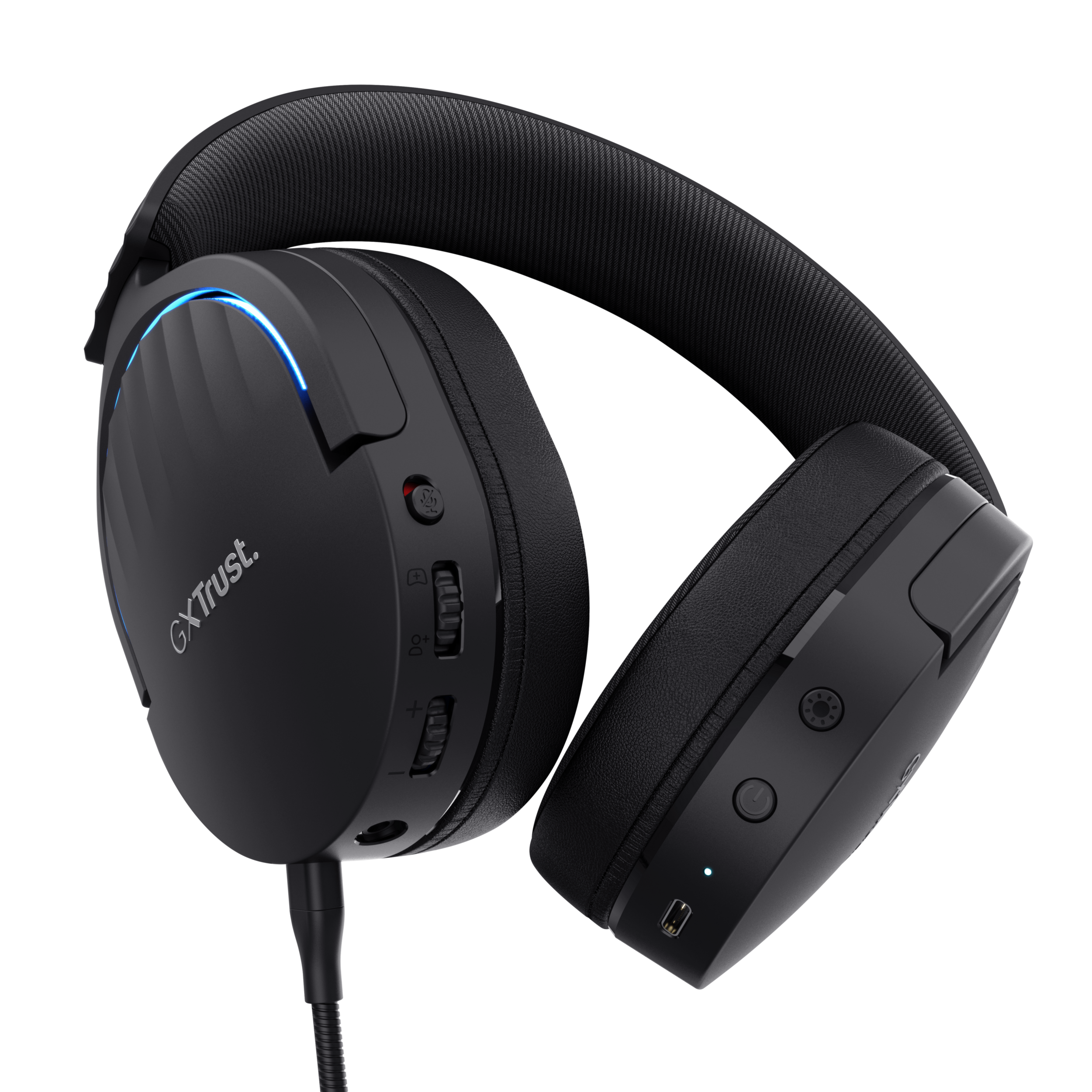 Casque gaming noir avec commandes visibles et câble connecté.