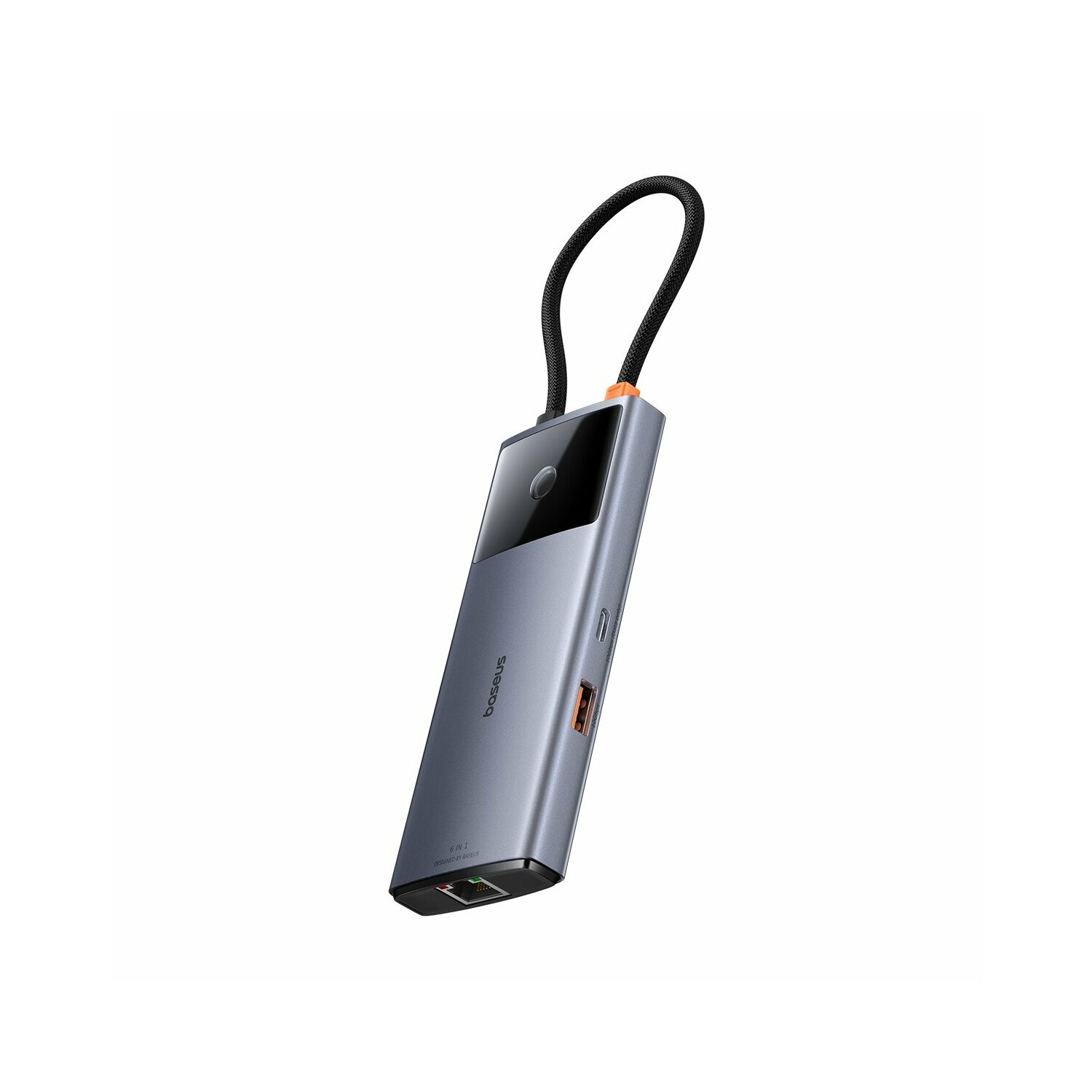 Ein grauer USB-C-Hub mit mehreren Anschlüssen und einem schwarzen Kabel auf weißem Hintergrund.