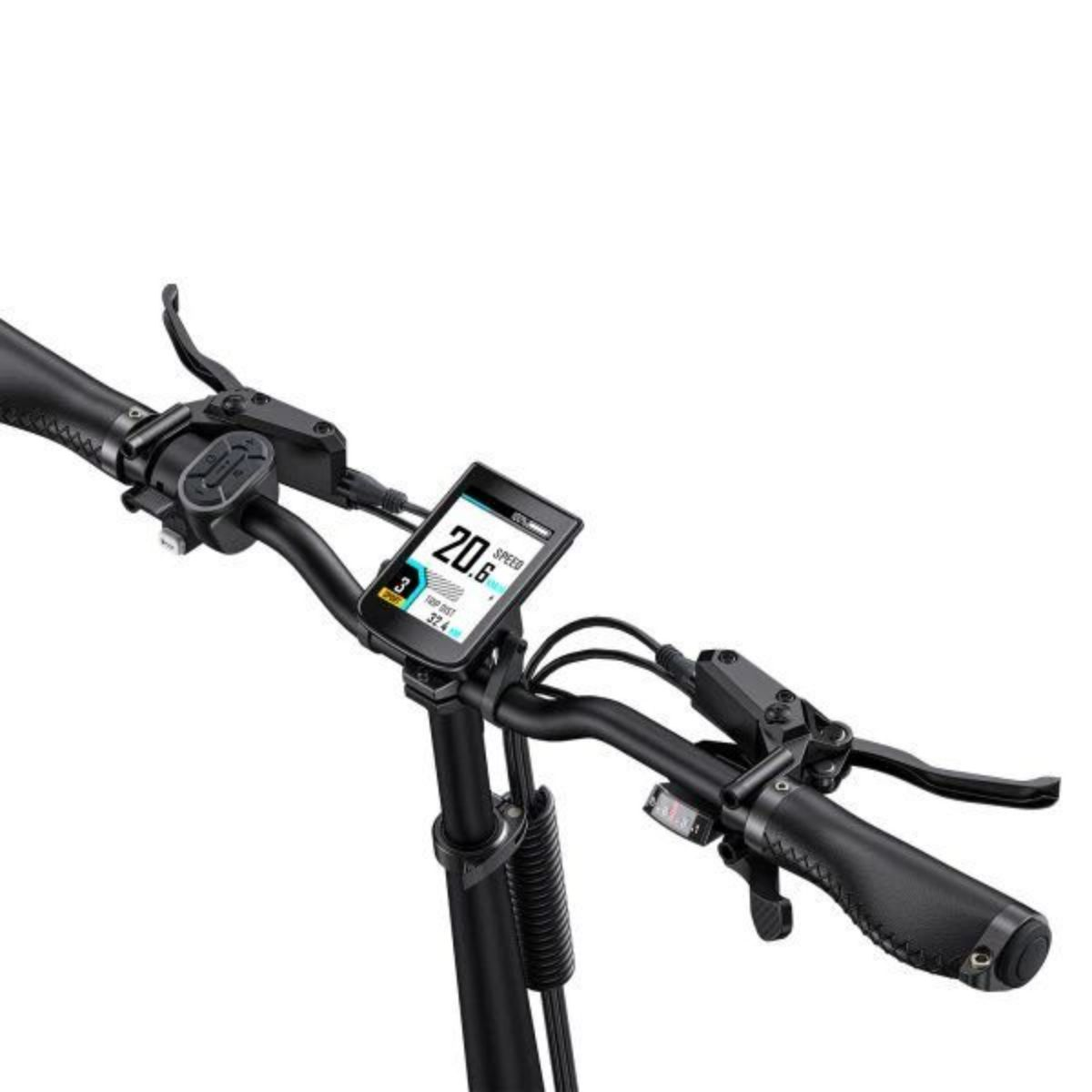 Manubrio dello scooter con display. Mostra la velocità. Nero e argento. Sfondo bianco.