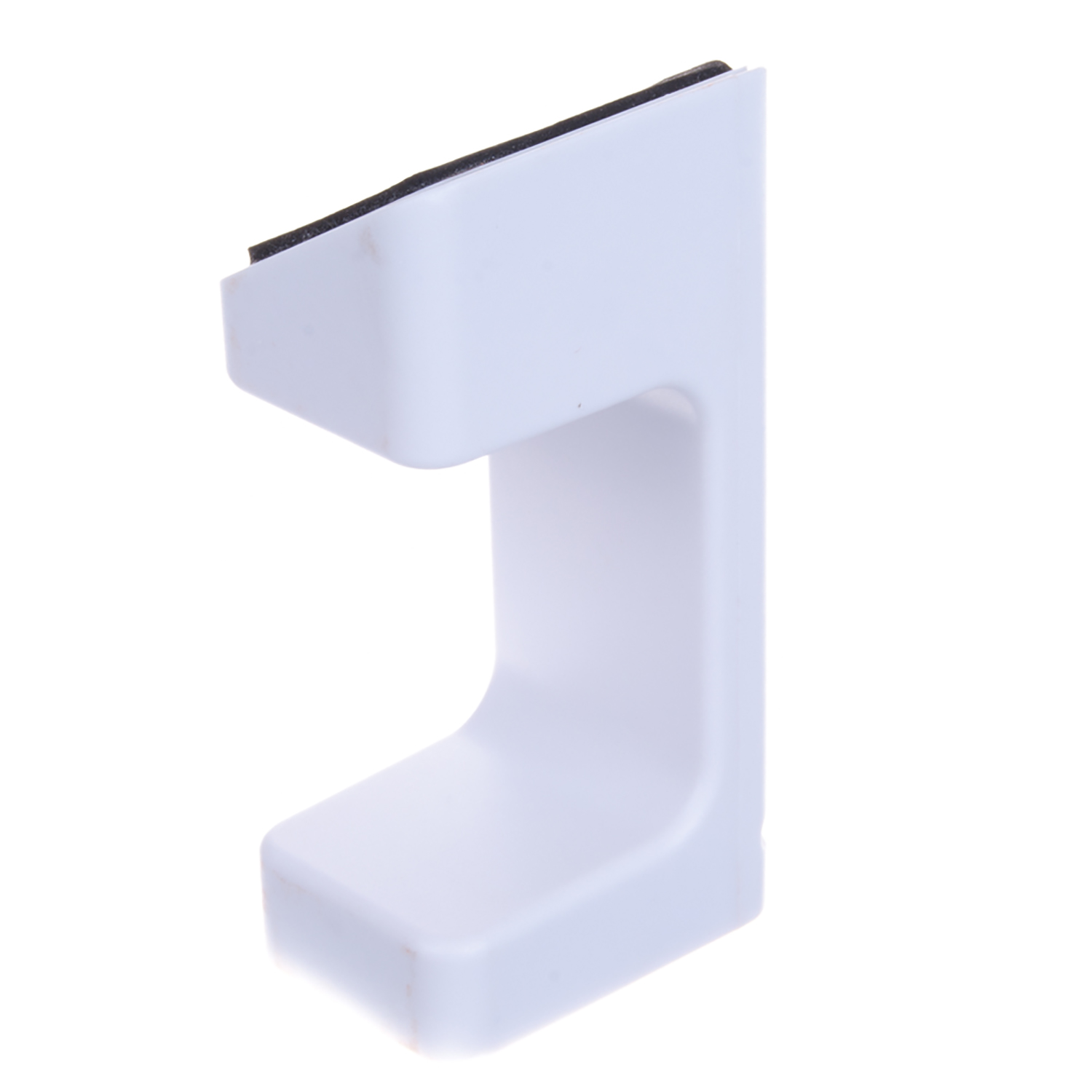 Soporte de plástico blanco. El soporte tiene un diseño curvo y está sobre un fondo blanco.