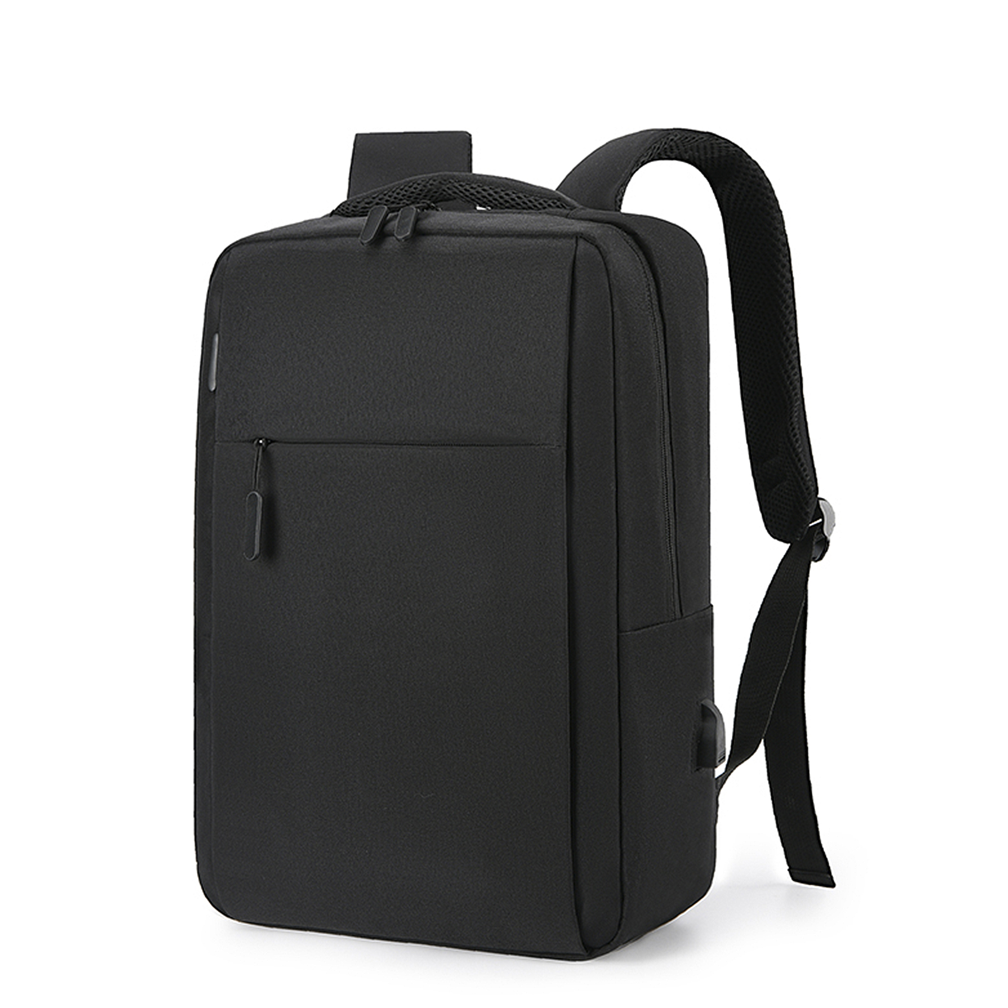 Zaino nero con un design minimalista. Ha una maniglia e una porta USB. Lo sfondo è bianco.