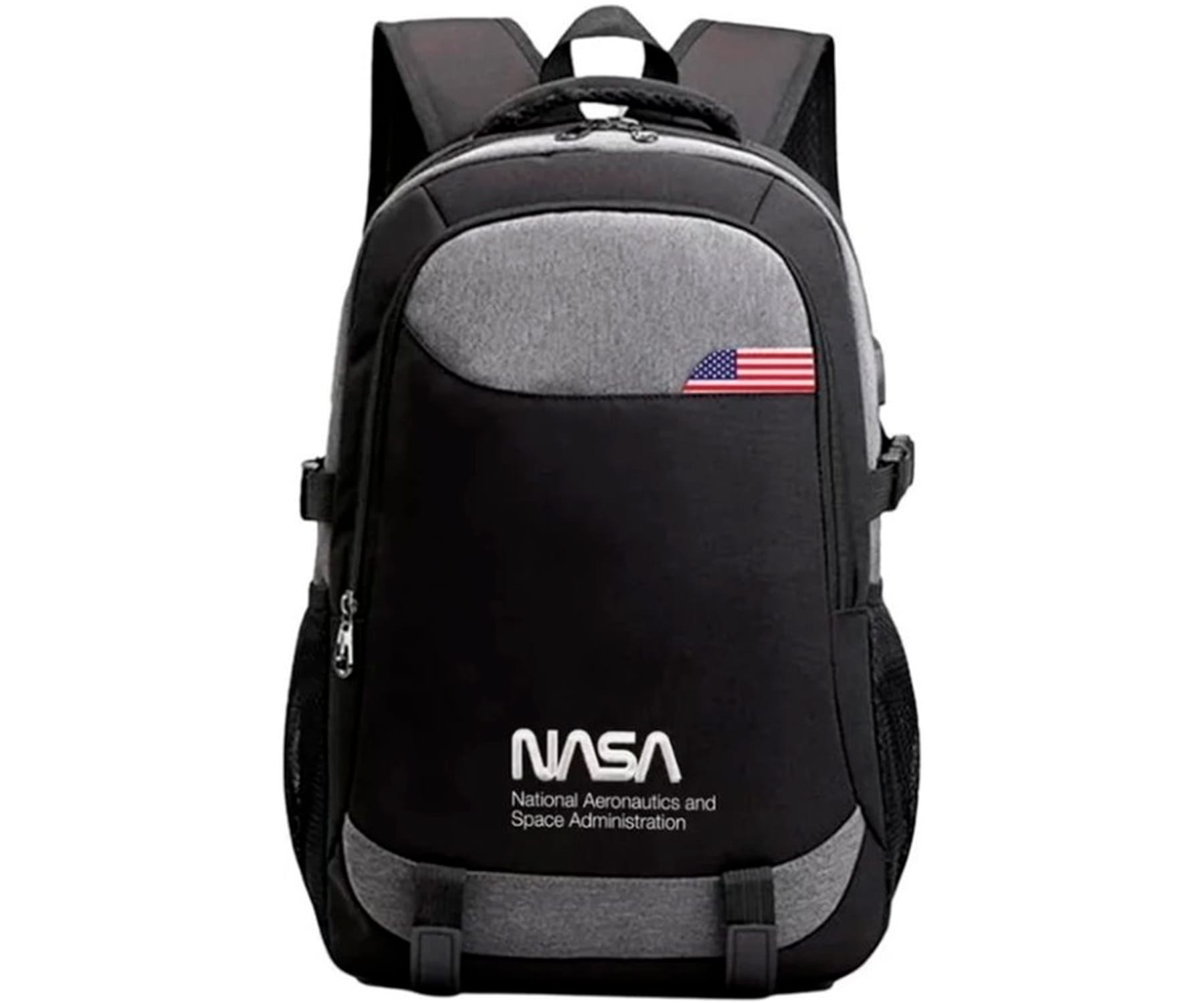 Mochila NASA negra y gris con una pequeña bandera americana. El logotipo de la NASA está al frente.