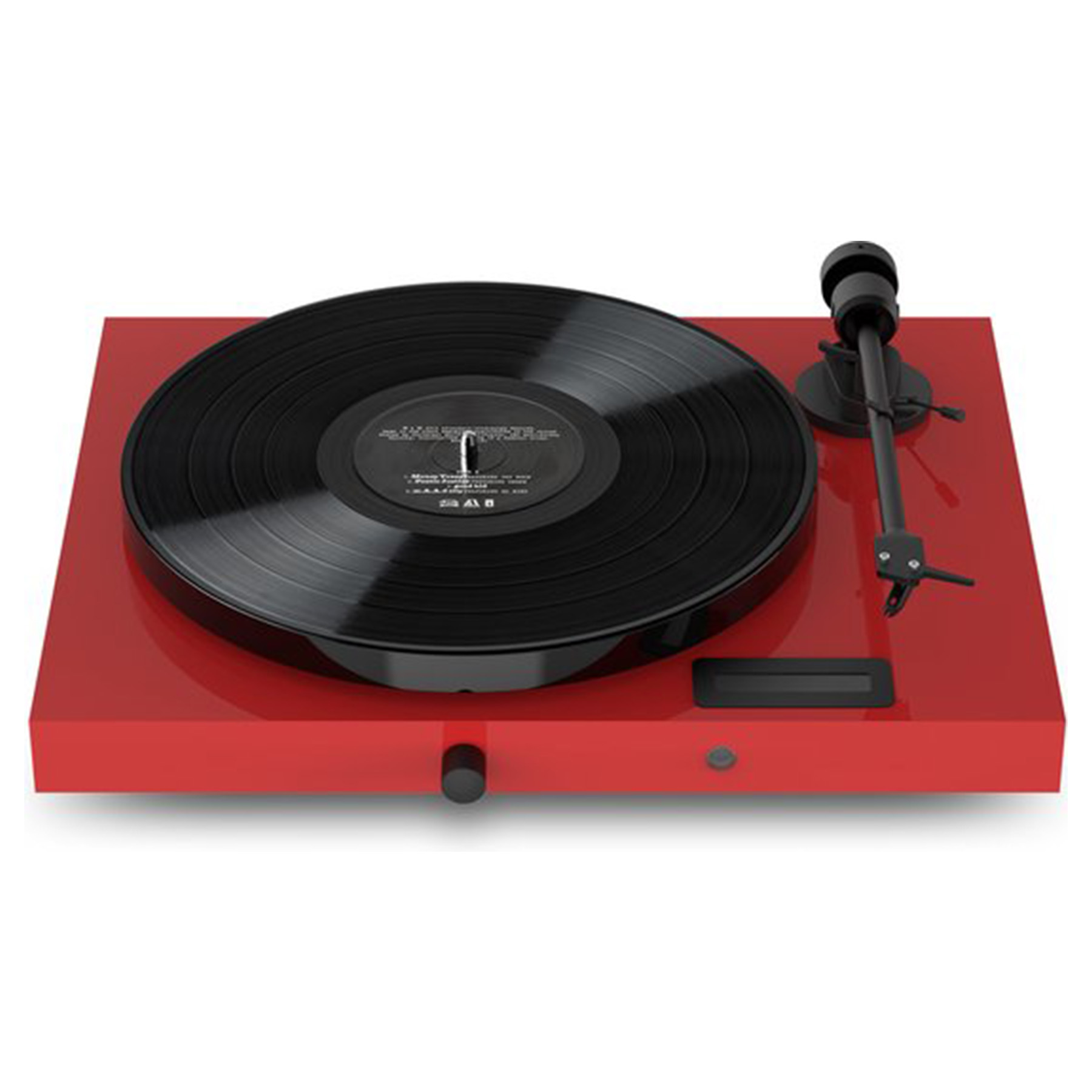 Czerwony gramofon z czarną płytą winylową. Czarne ramię i czerwona podstawa.