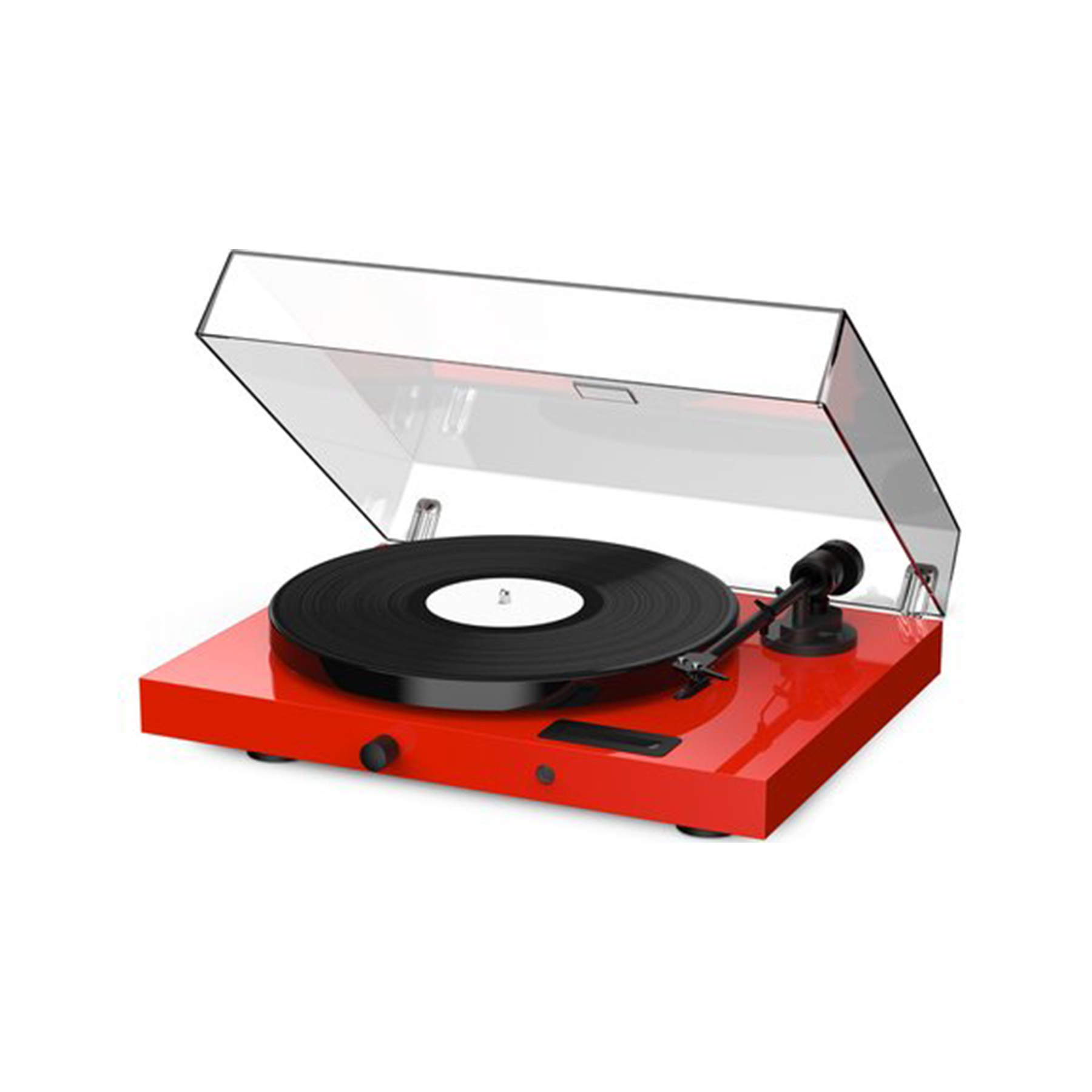 Czerwony gramofon z czarną płytą i przezroczystą pokrywą, na białym tle.